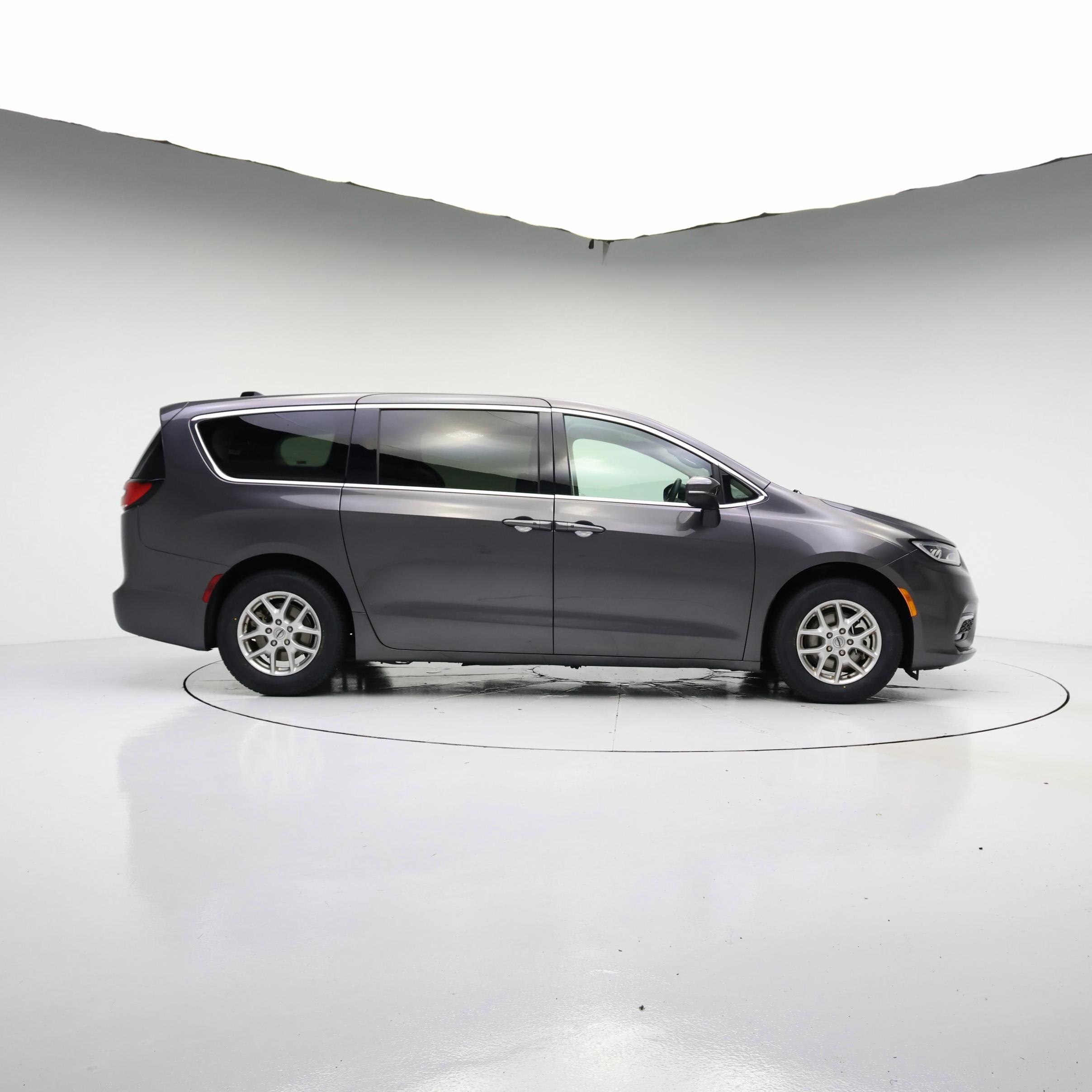 Thumbnail: 2023 Chrysler Pacifica - 7