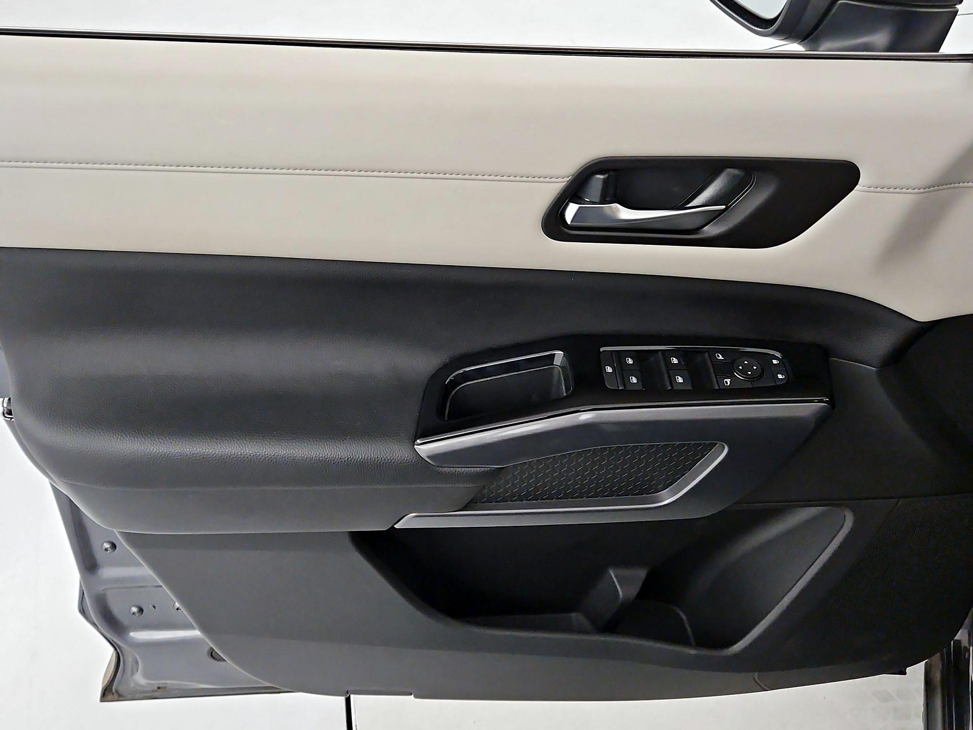 Thumbnail: 2023 Nissan Pathfinder - 10