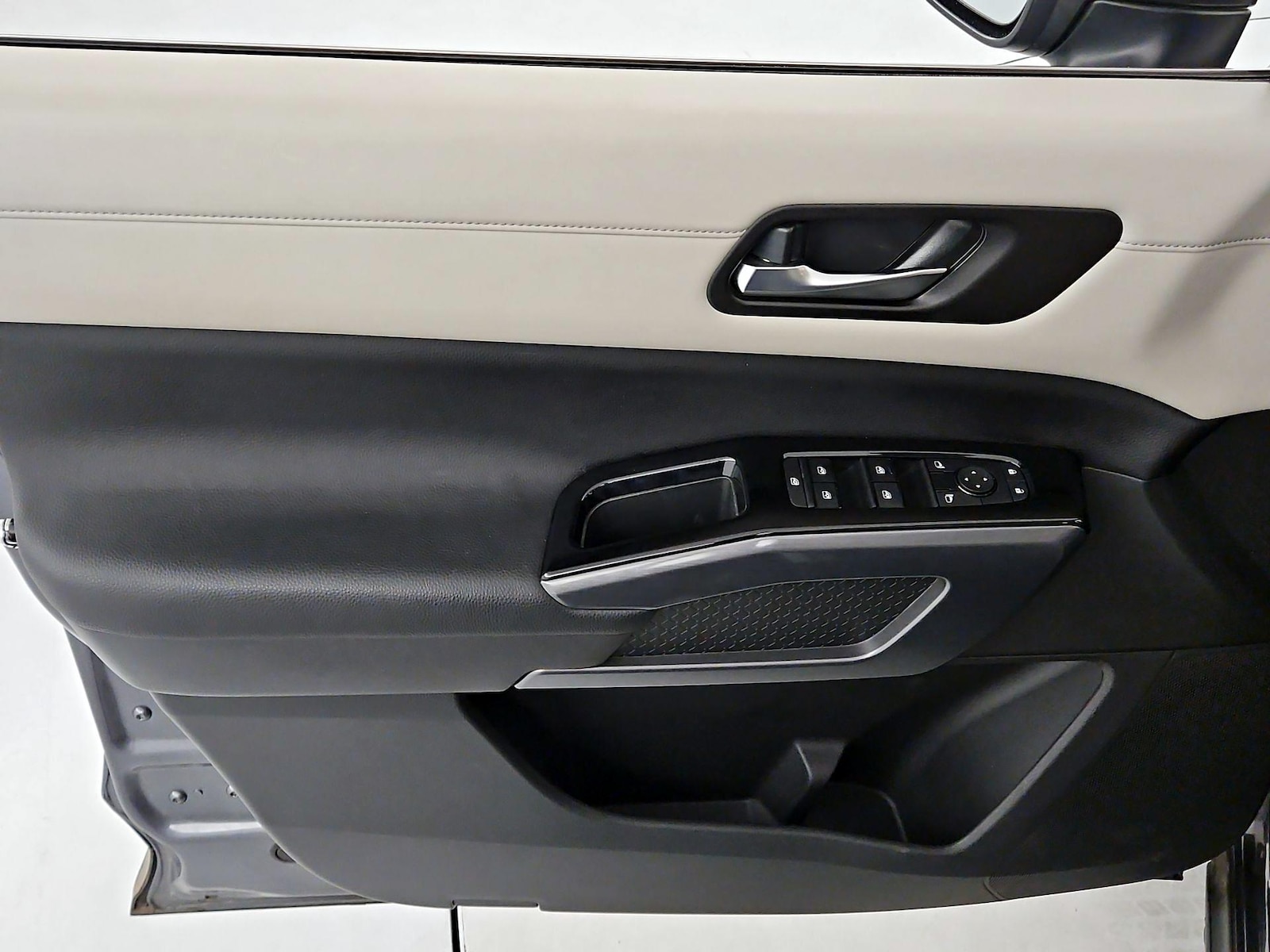 2023 Nissan Pathfinder SL - Photo 11