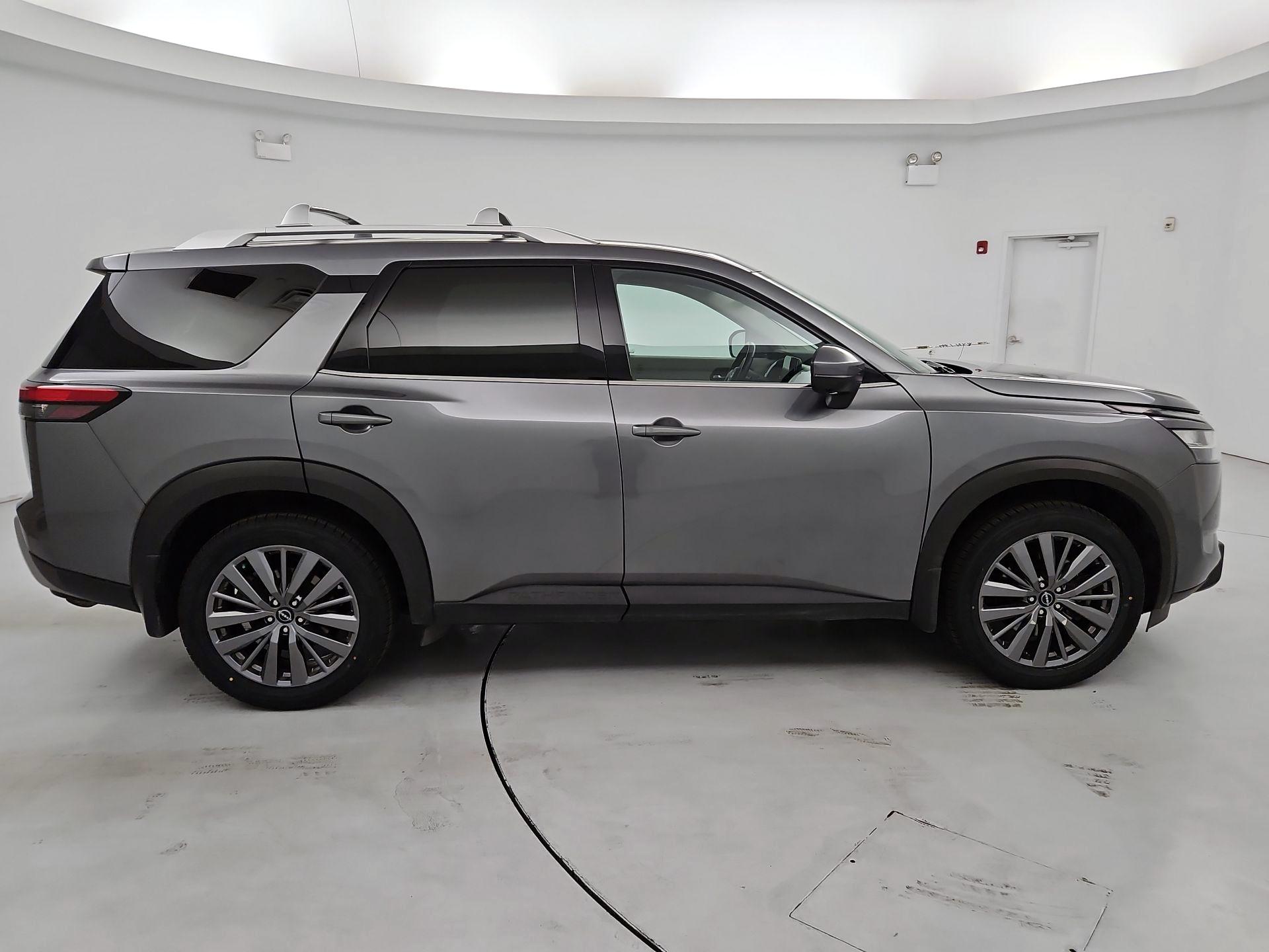 Thumbnail: 2023 Nissan Pathfinder - 4