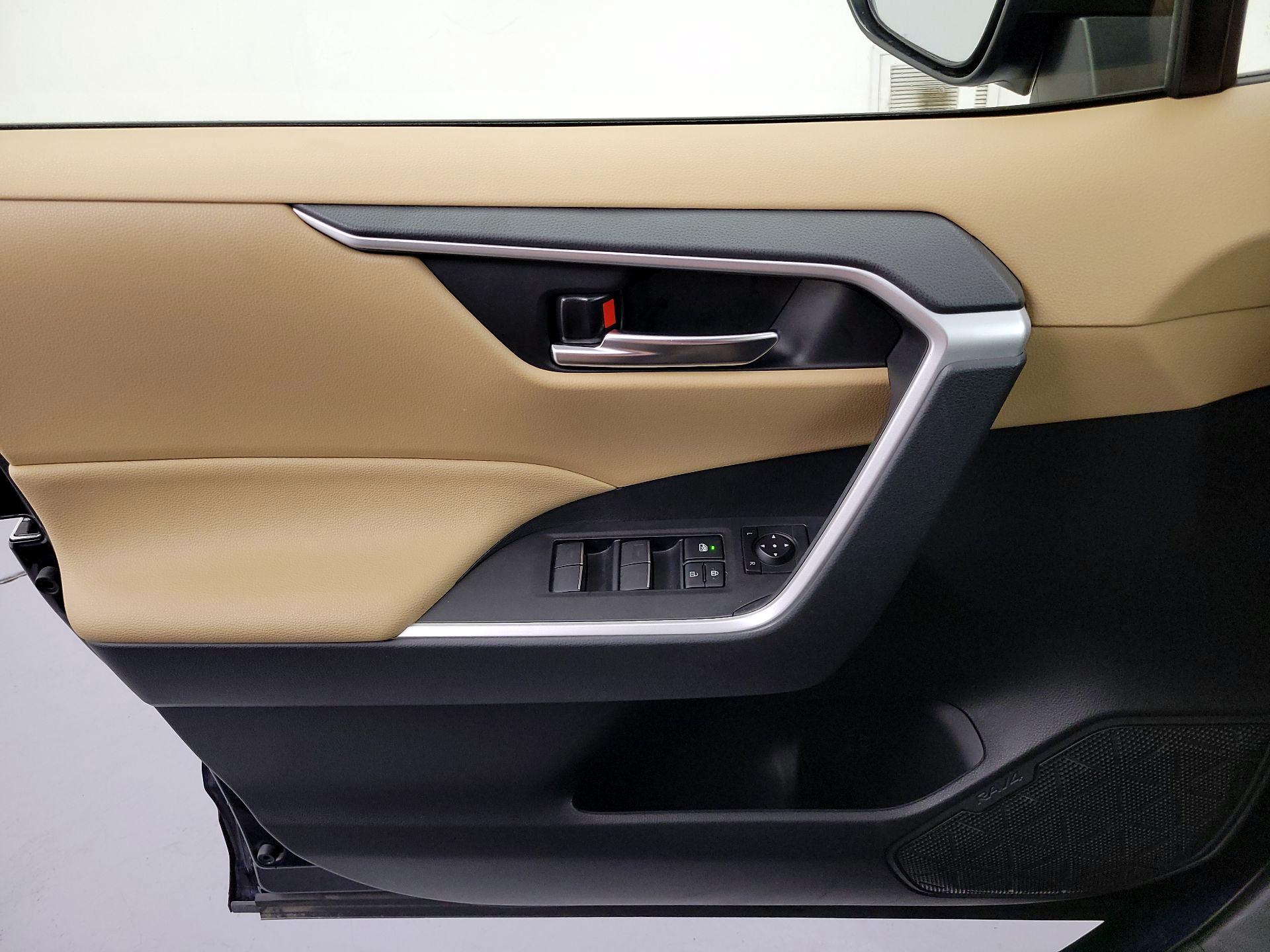 Thumbnail: 2025 Toyota RAV4 - 12