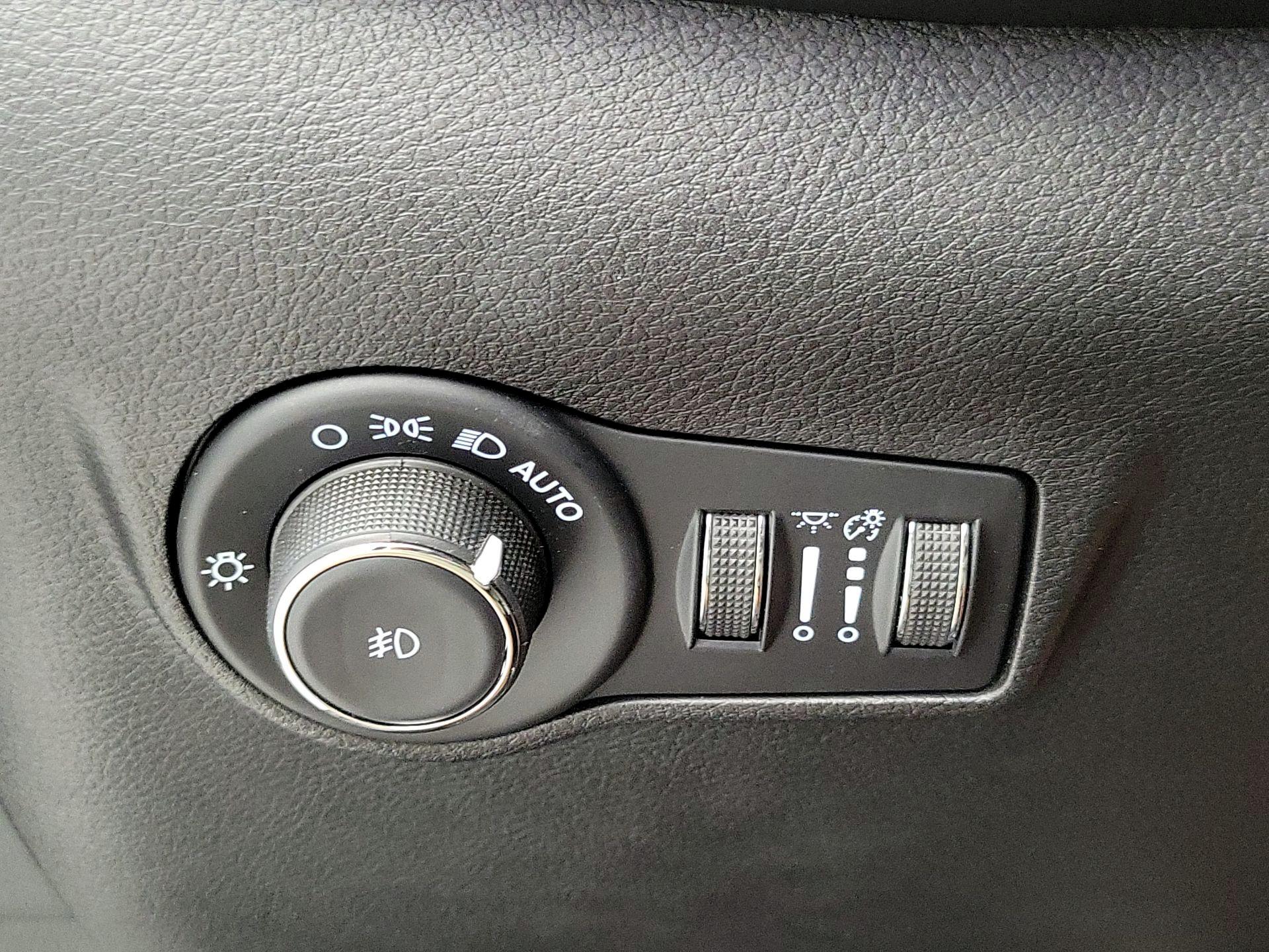Thumbnail: 2022 Jeep Compass - 13