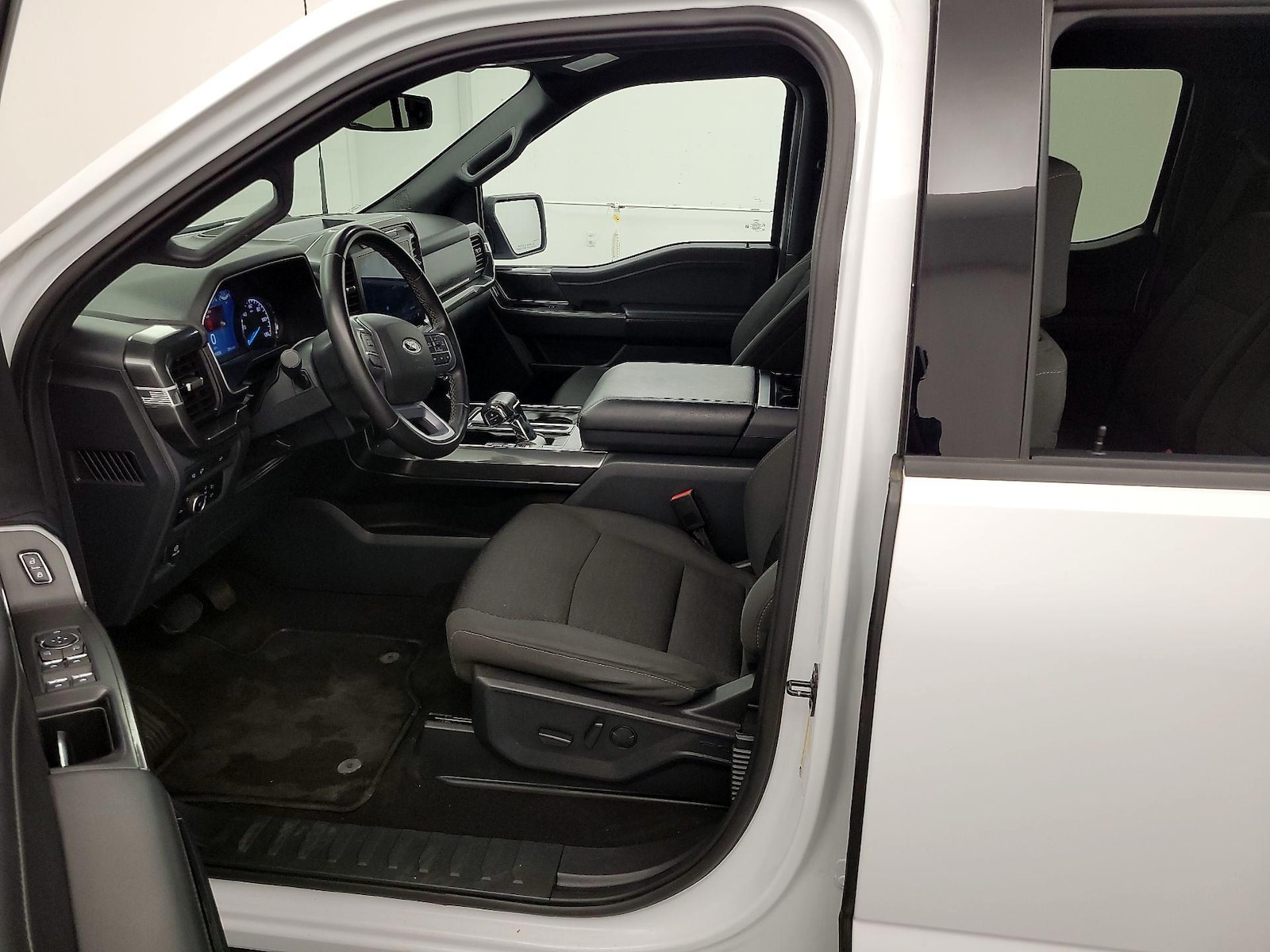 2023 Ford F-150 XLT - Photo 12