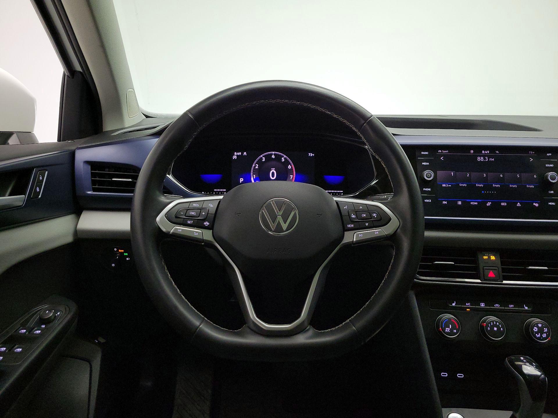 Thumbnail: 2022 Volkswagen Taos - 10