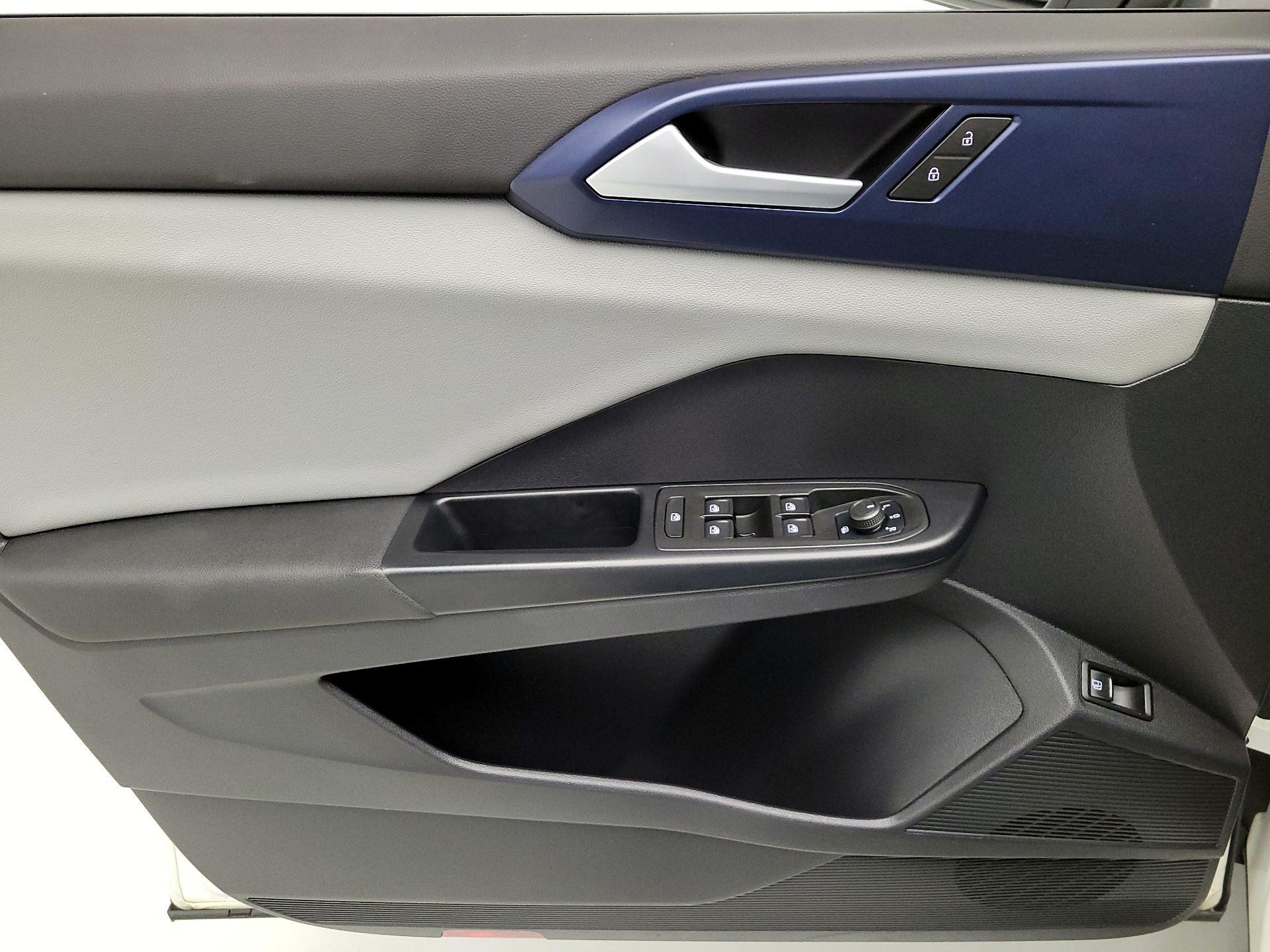Thumbnail: 2022 Volkswagen Taos - 12