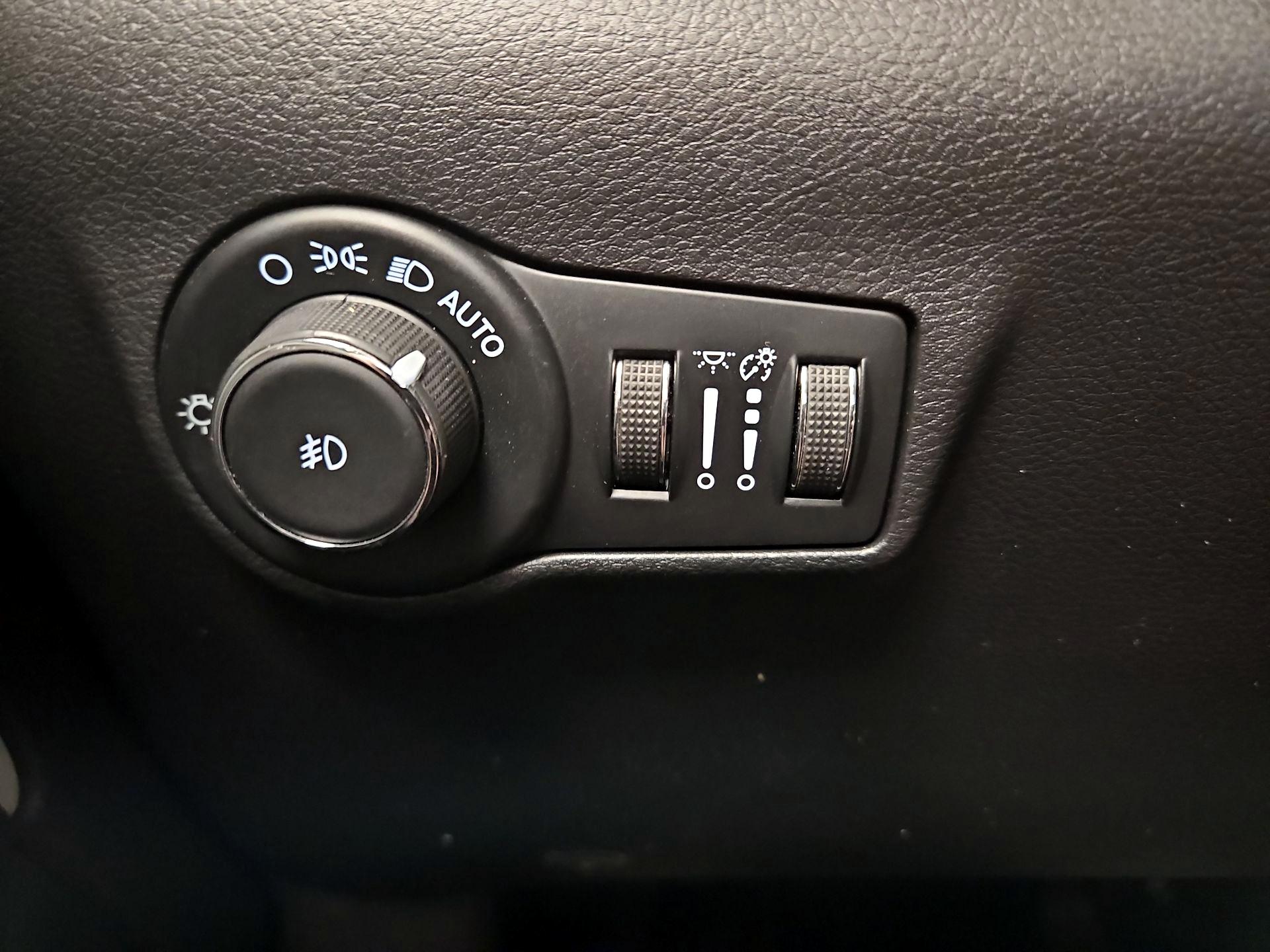 Thumbnail: 2022 Jeep Compass - 13