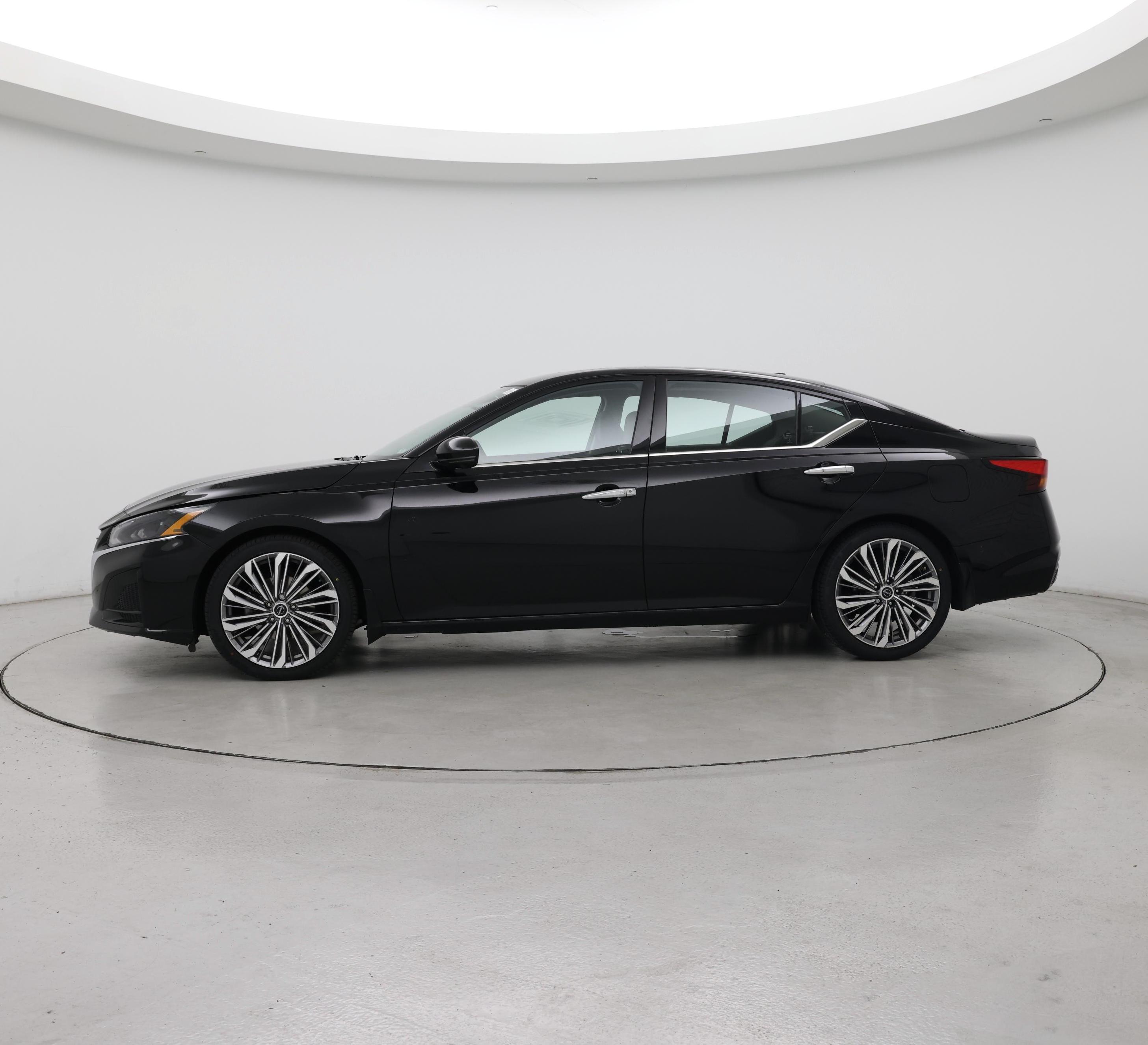 Thumbnail: 2023 Nissan Altima - 3