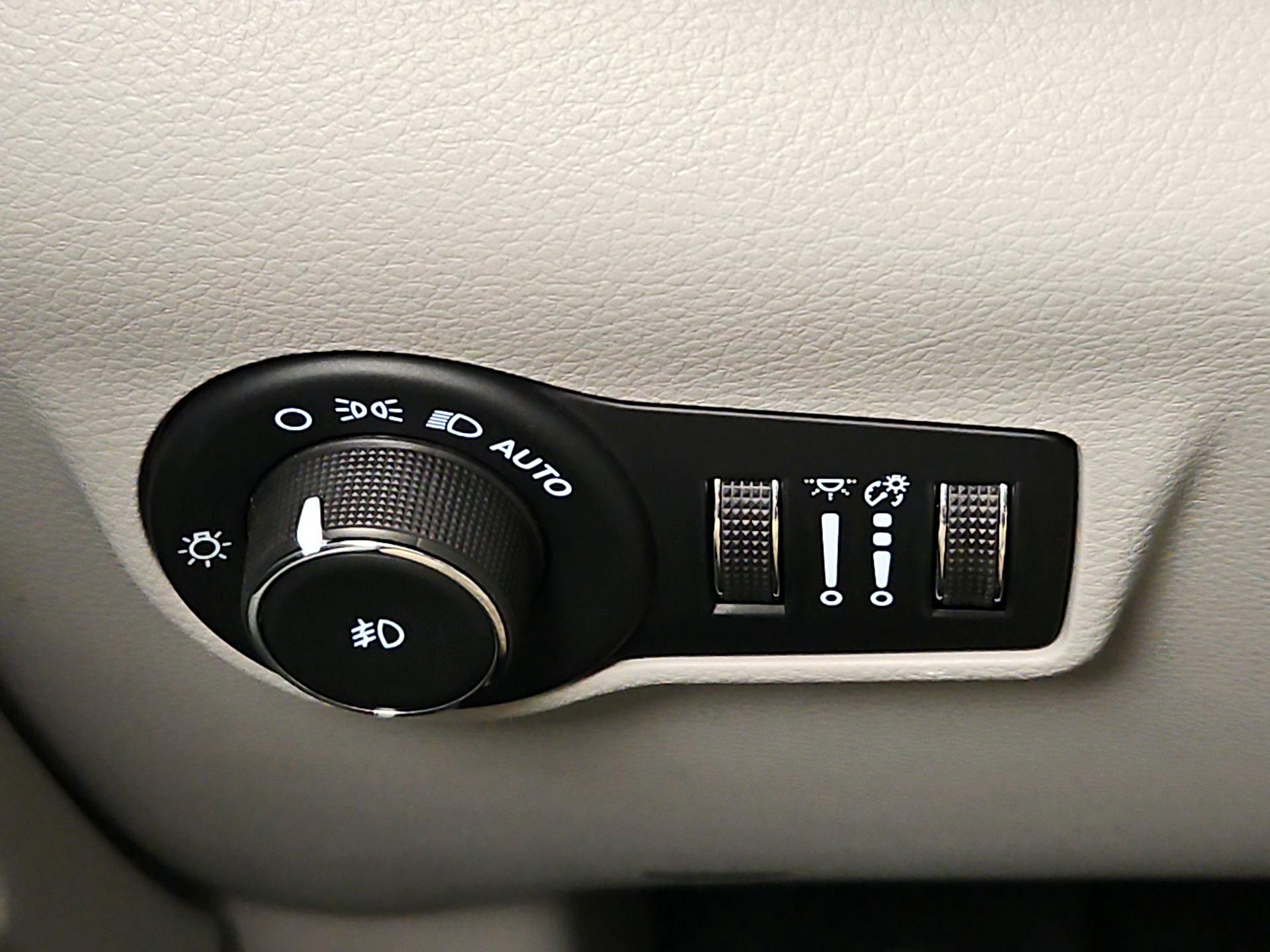 Thumbnail: 2022 Jeep Compass - 13
