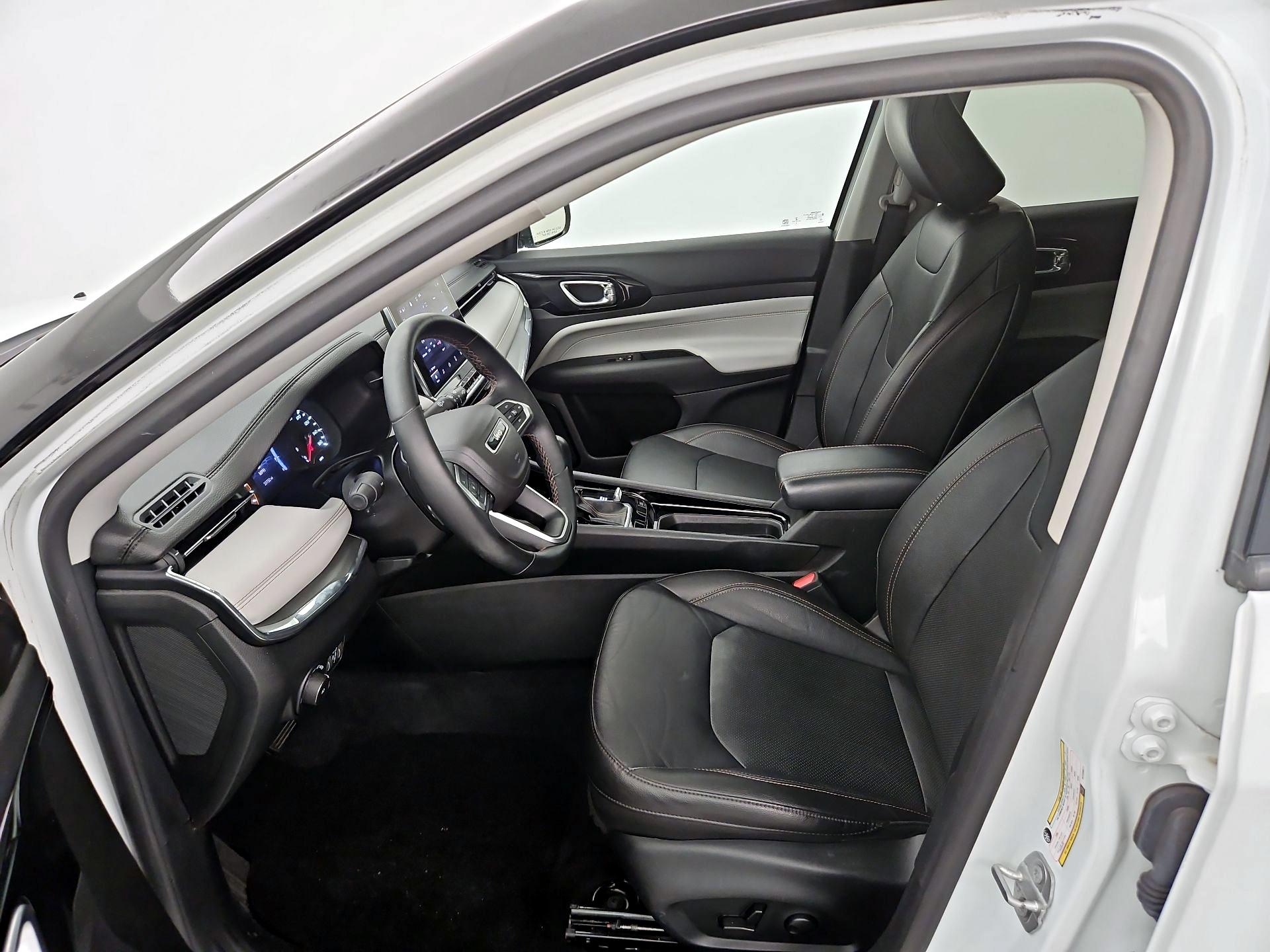 Thumbnail: 2022 Jeep Compass - 11