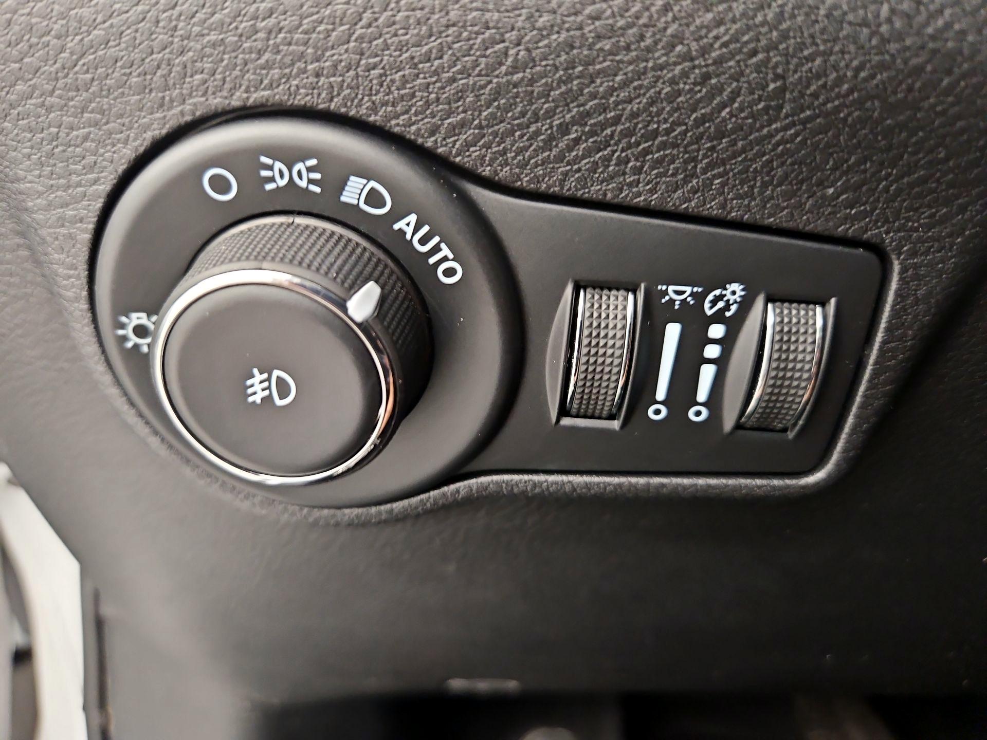 Thumbnail: 2022 Jeep Compass - 13