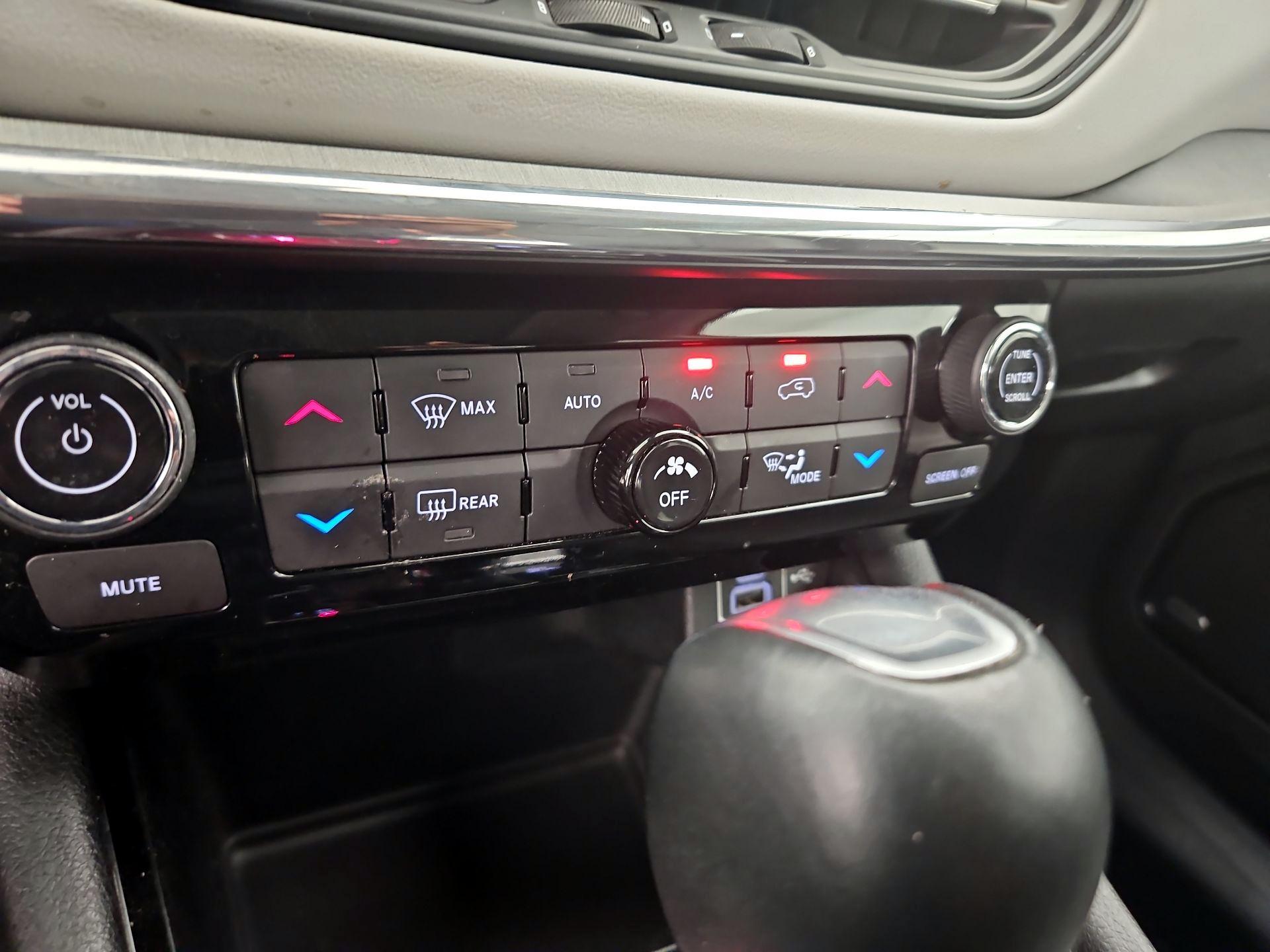 Thumbnail: 2022 Jeep Compass - 16