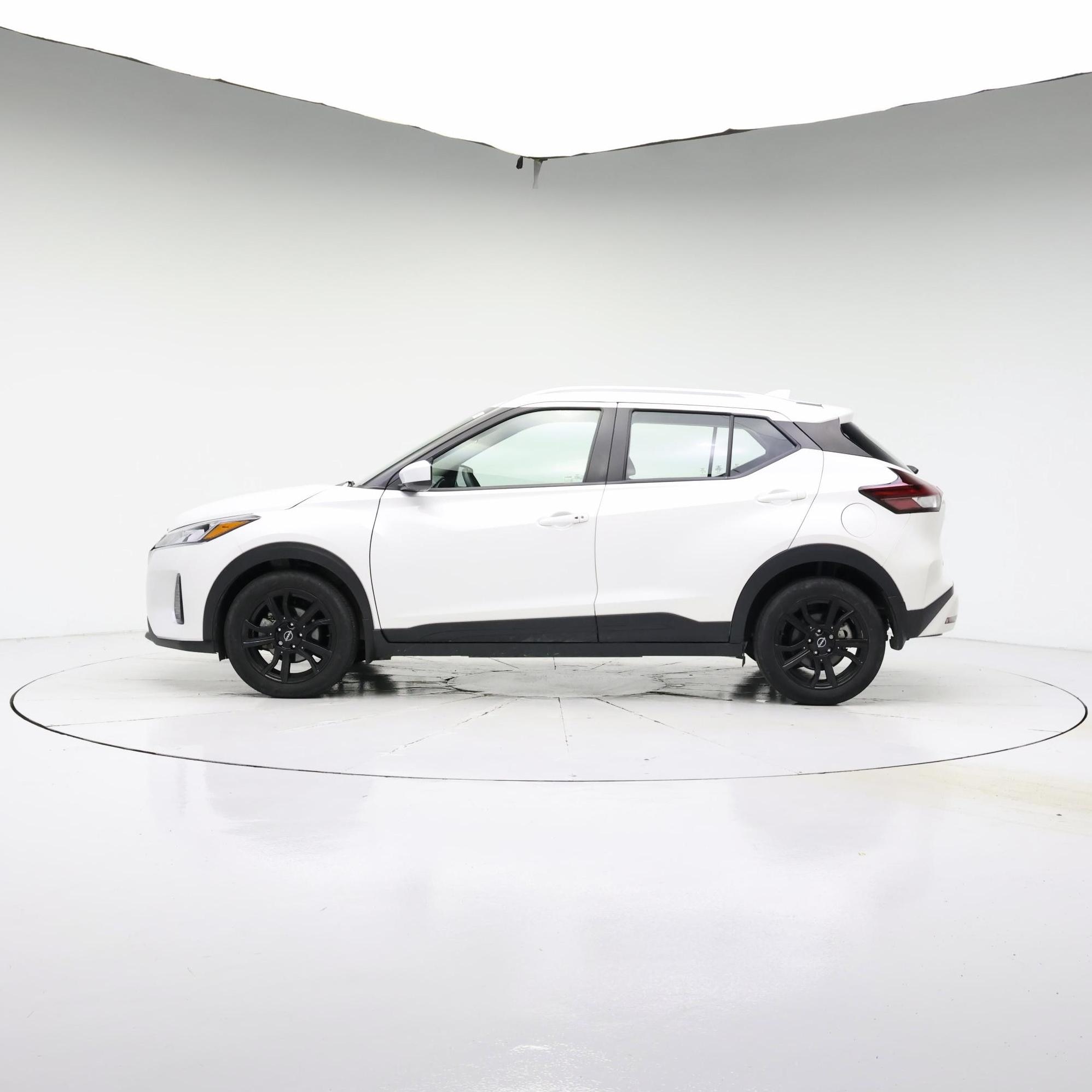 Thumbnail: 2023 Nissan Kicks - 3