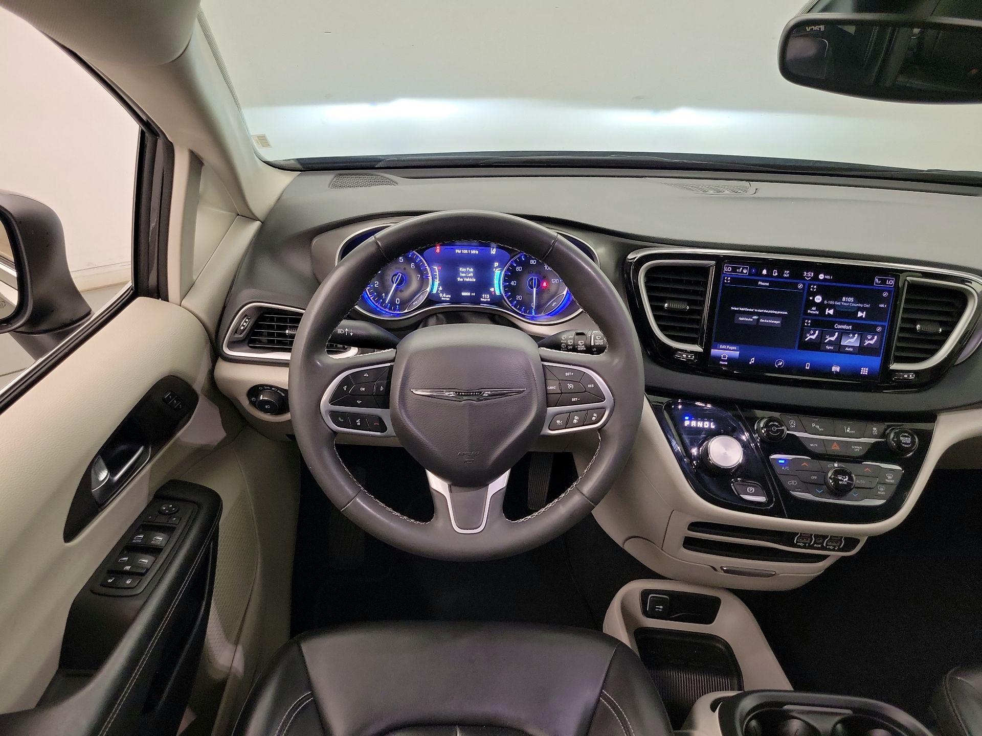 Thumbnail: 2023 Chrysler Pacifica - 10