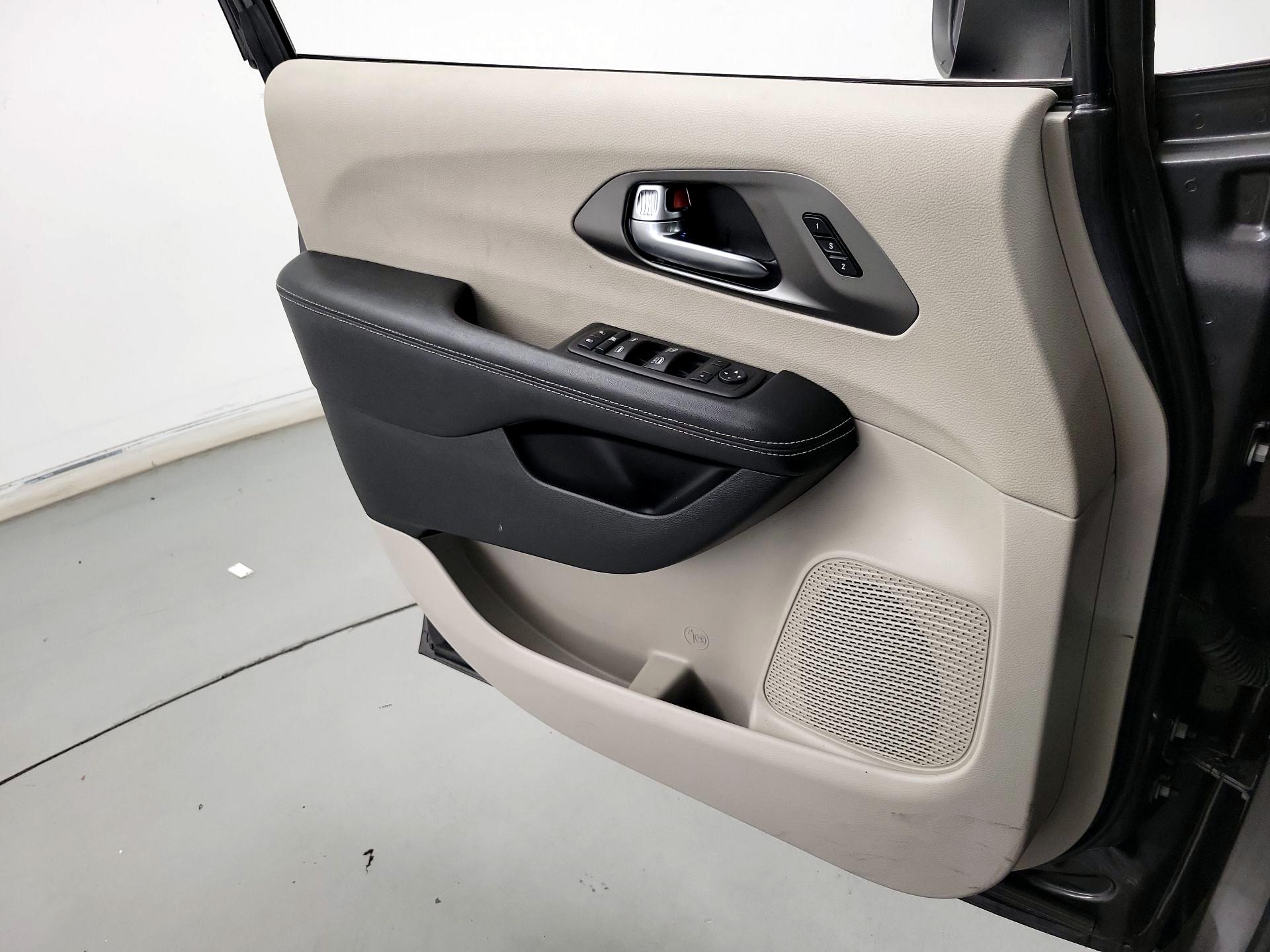 Thumbnail: 2023 Chrysler Pacifica - 12