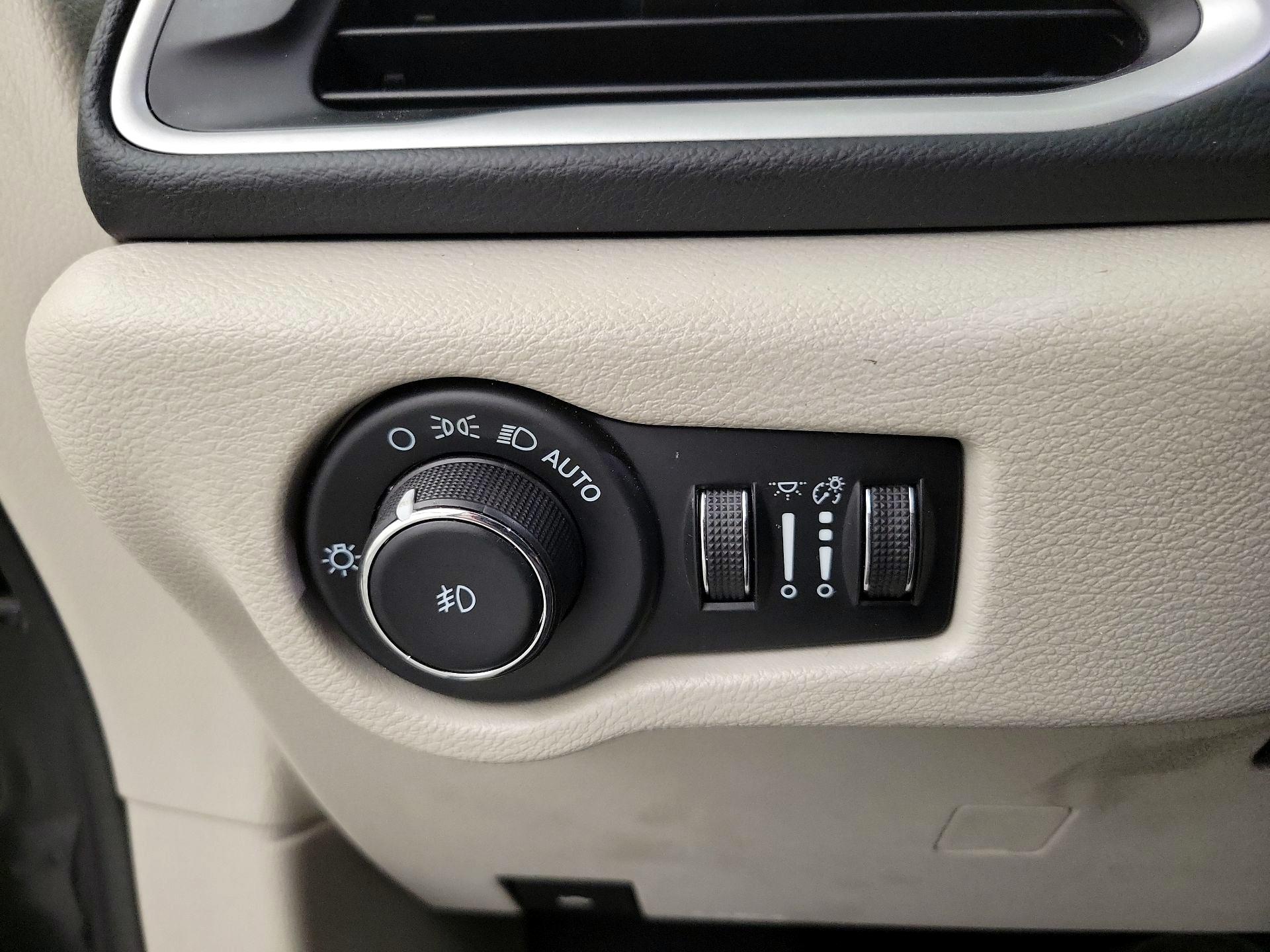 Thumbnail: 2023 Chrysler Pacifica - 13