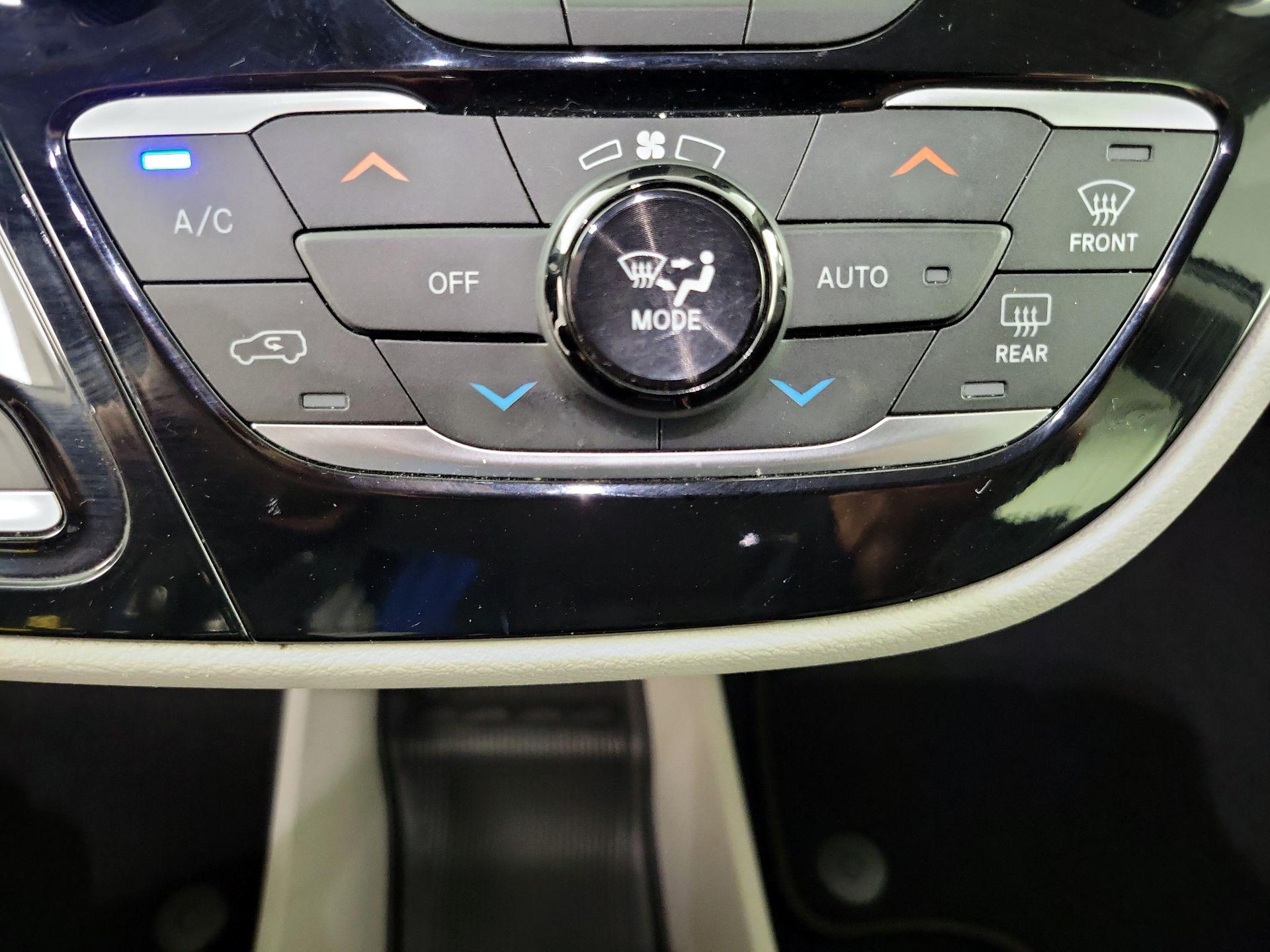 Thumbnail: 2023 Chrysler Pacifica - 16