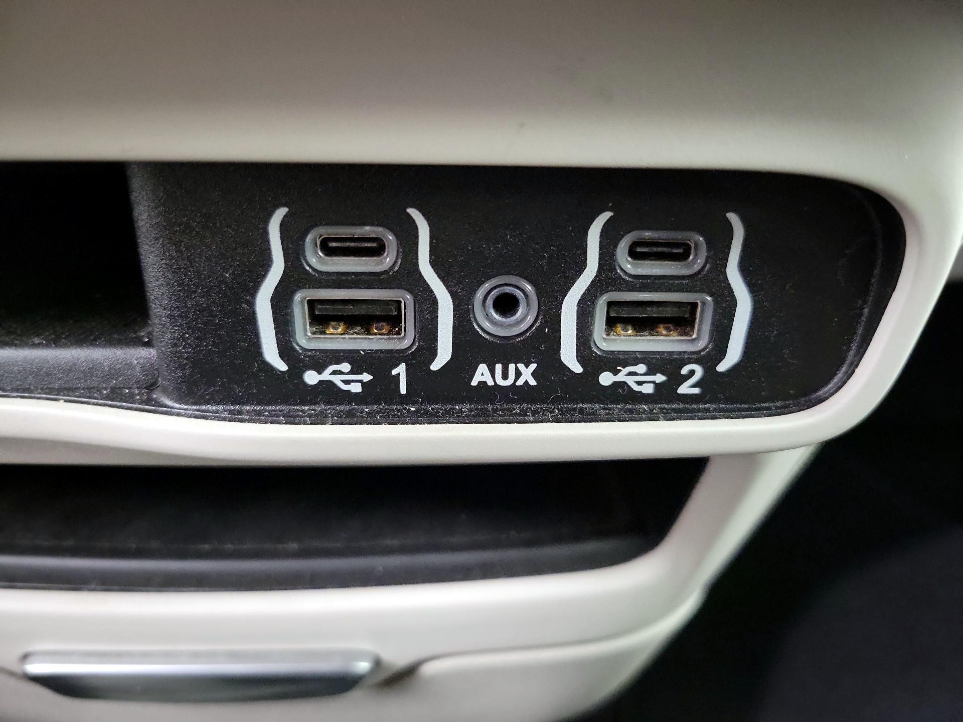 Thumbnail: 2023 Chrysler Pacifica - 18