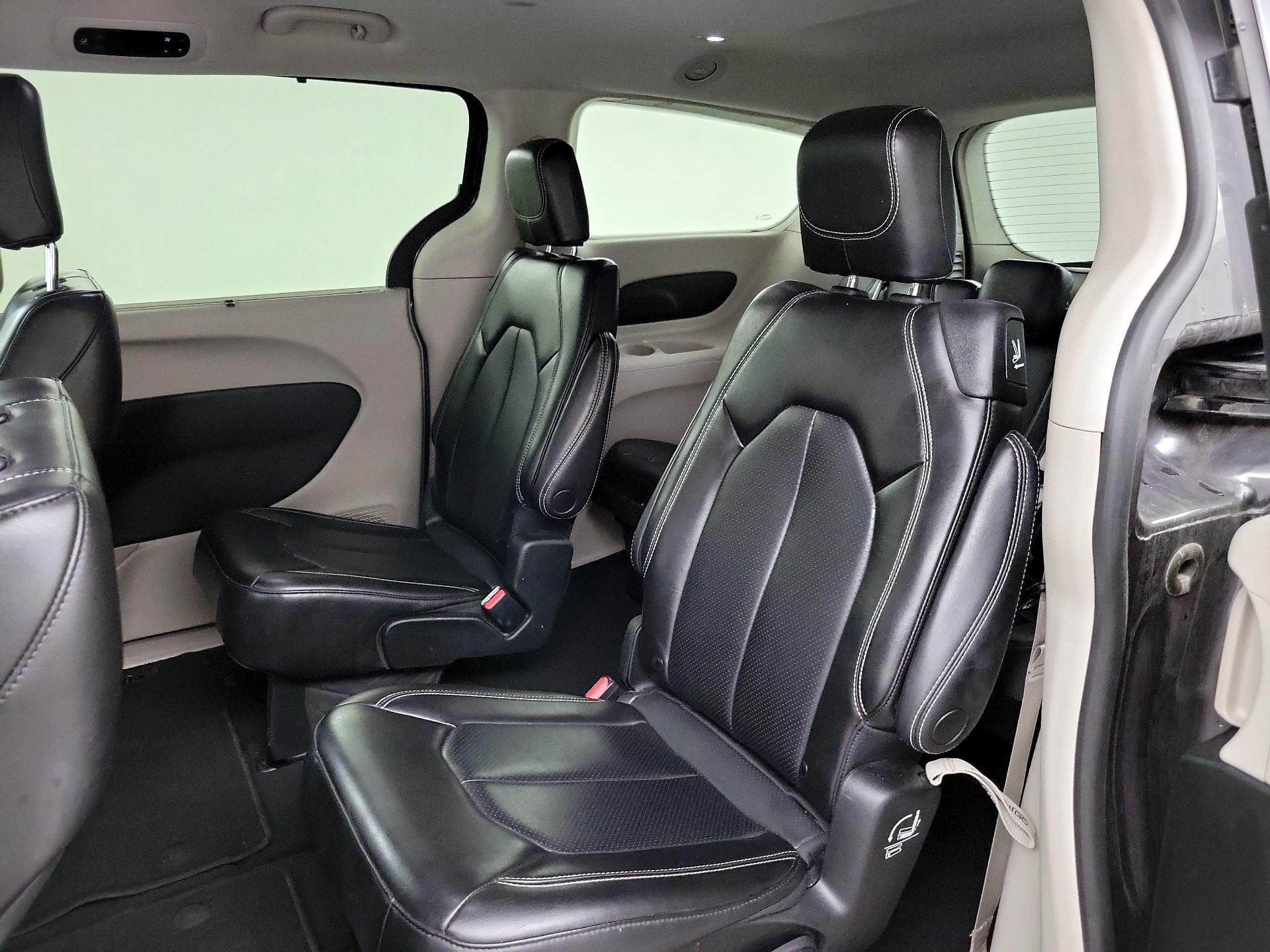 Thumbnail: 2023 Chrysler Pacifica - 19