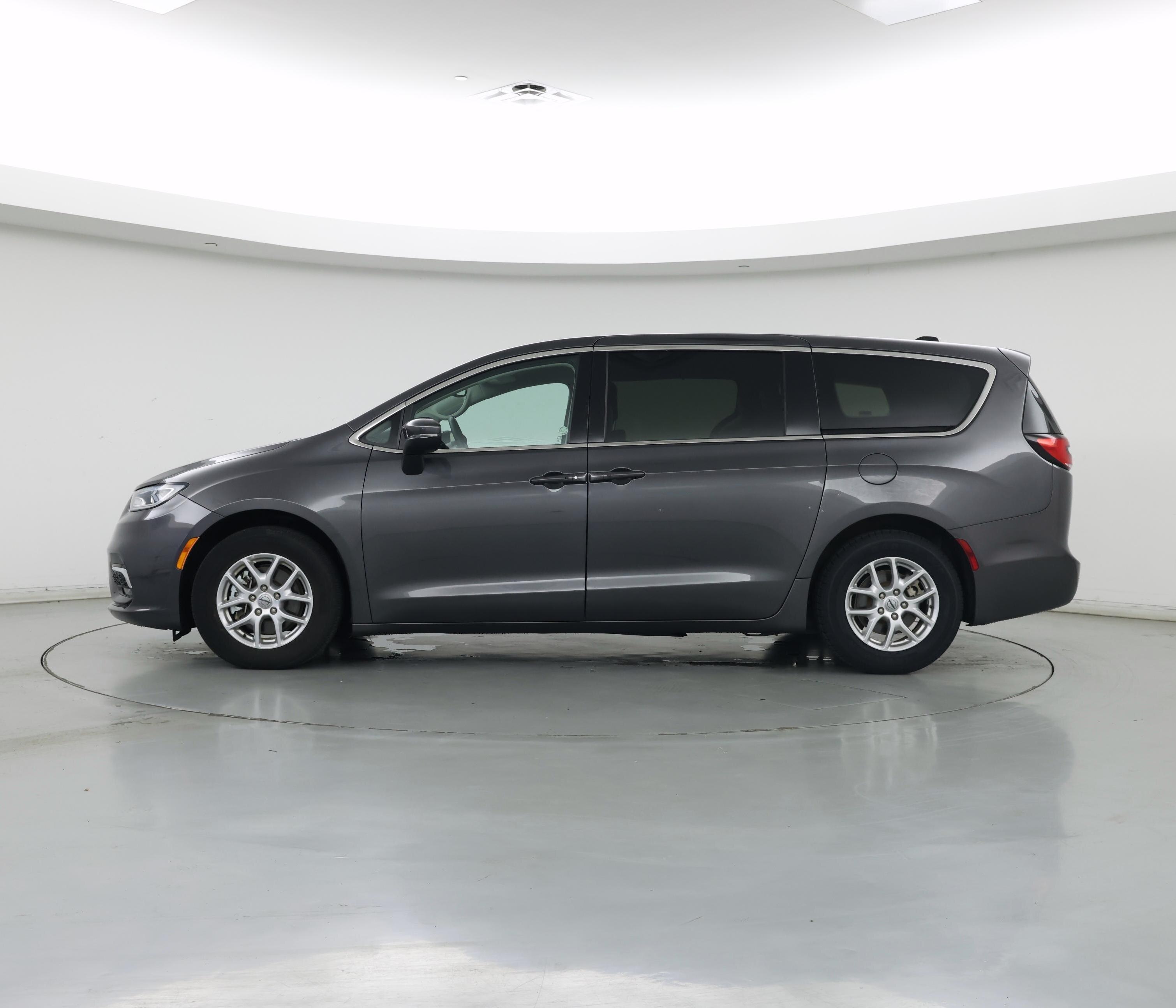 Thumbnail: 2023 Chrysler Pacifica - 3