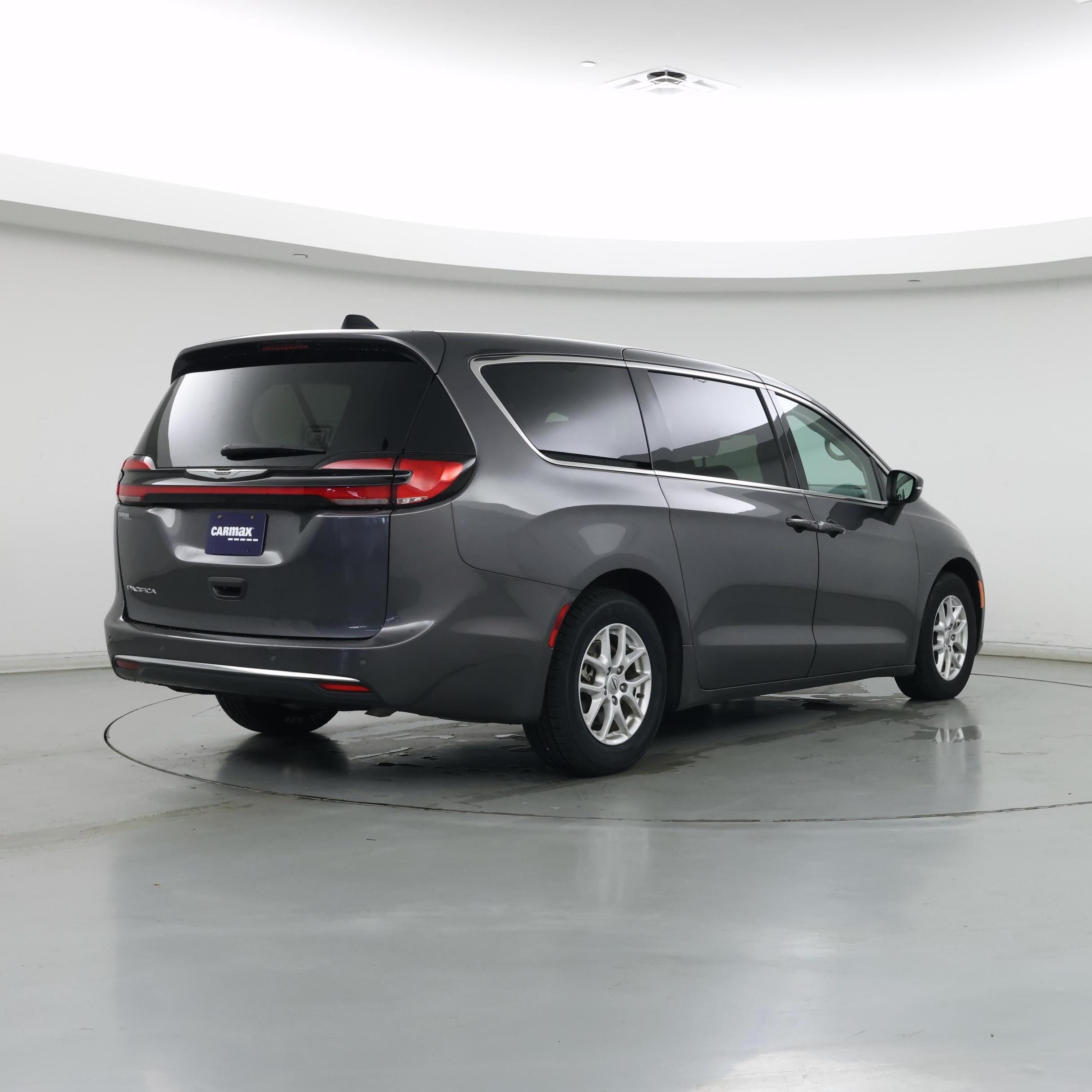 Thumbnail: 2023 Chrysler Pacifica - 8