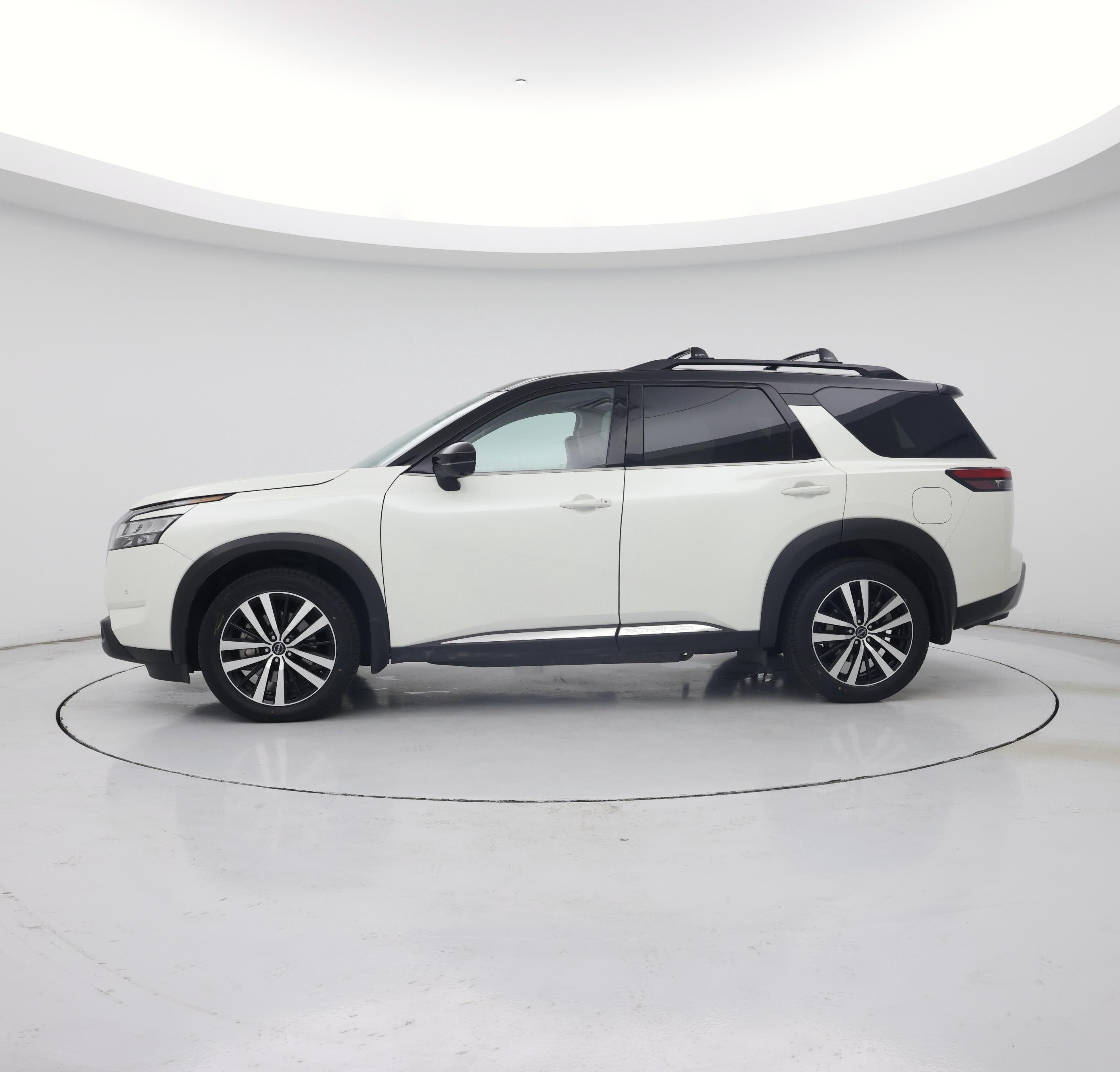 Thumbnail: 2023 Nissan Pathfinder - 3