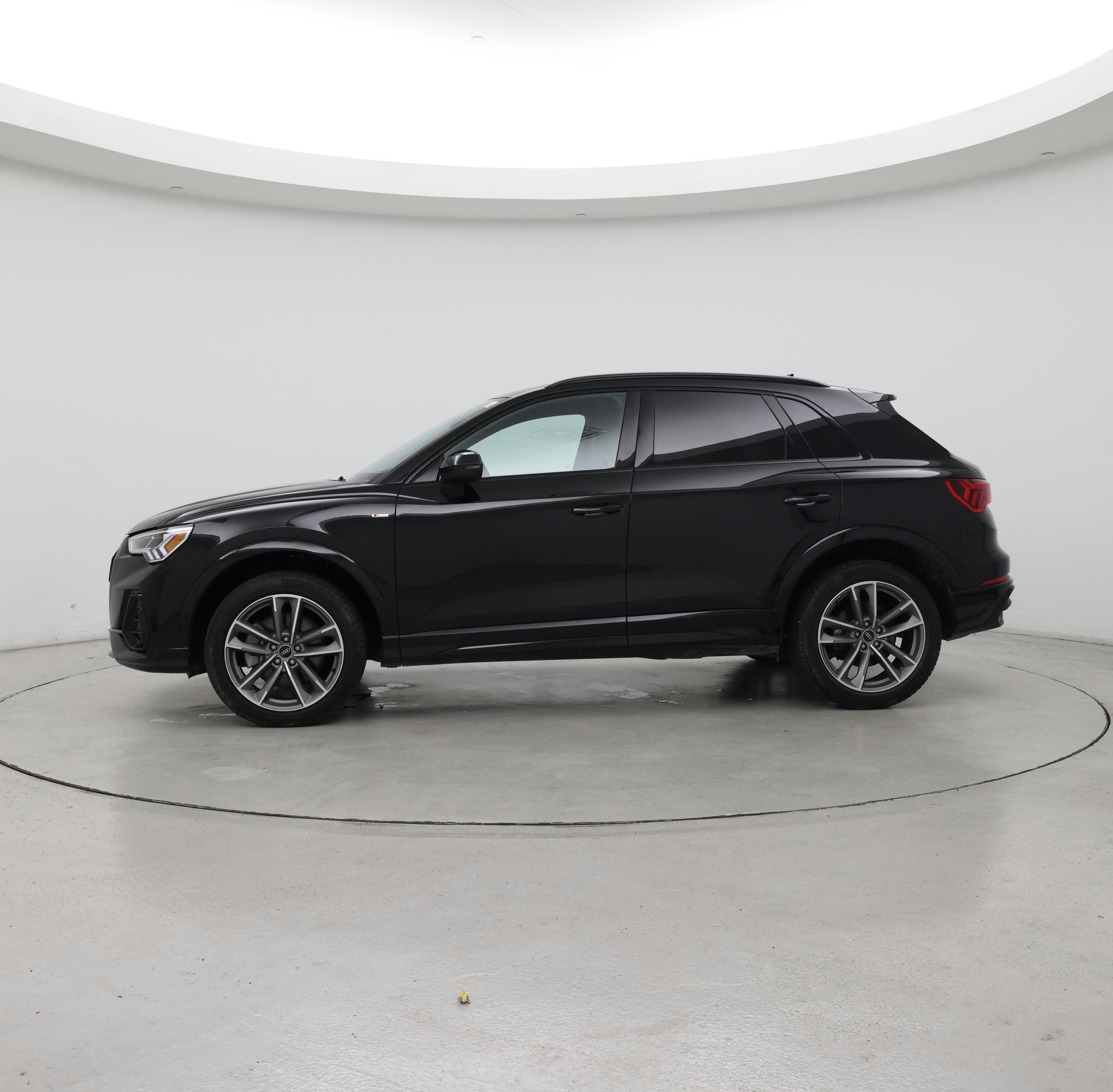 Thumbnail: 2024 Audi Q3 - 3