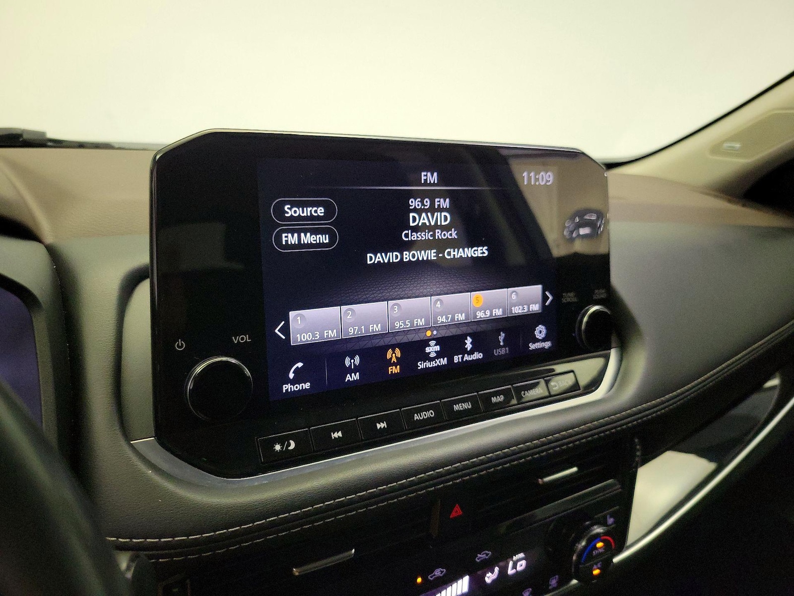 2023 Nissan Rogue SL - Photo 17