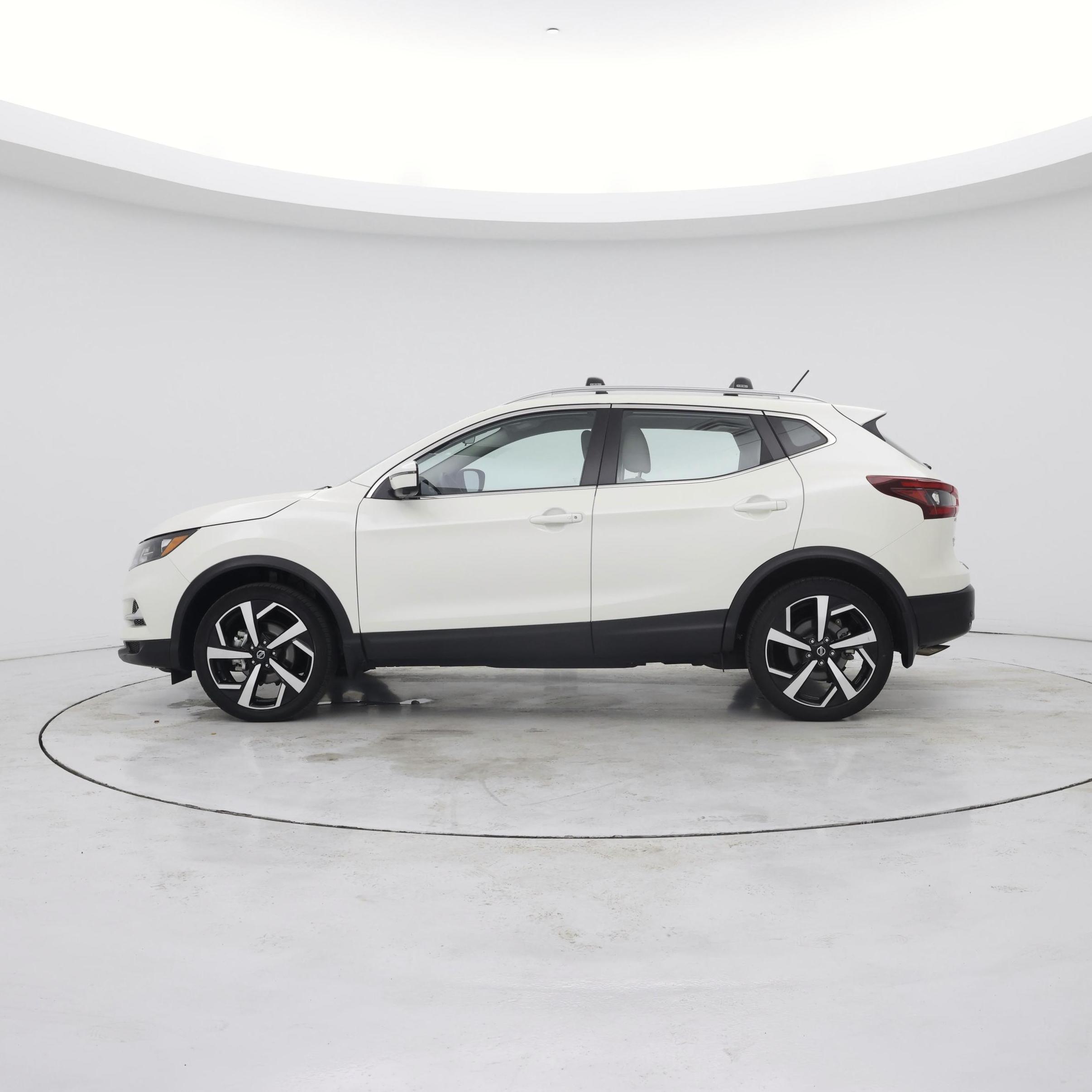 Thumbnail: 2022 Nissan Rogue Sport - 3