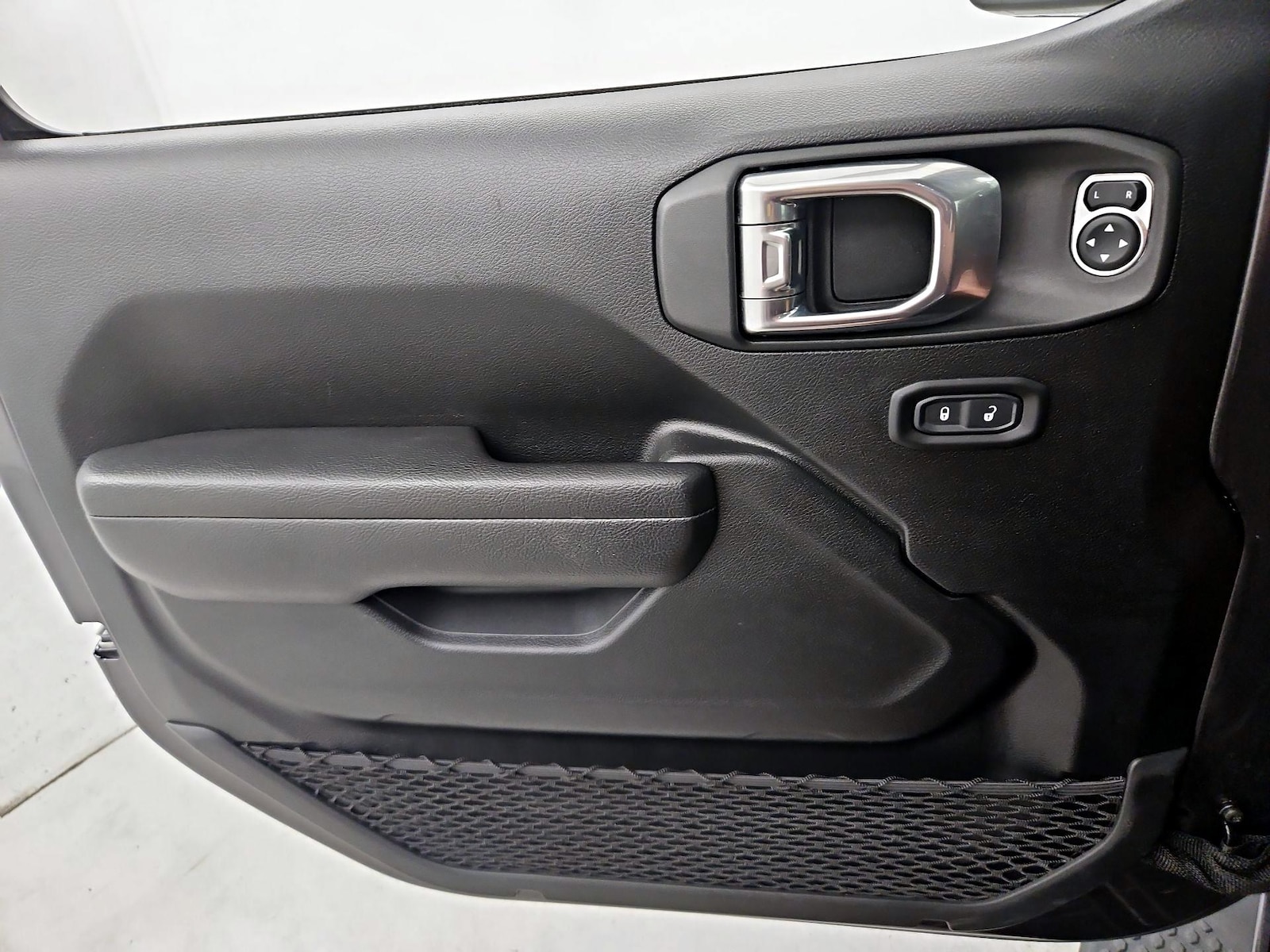 2022 Jeep Wrangler Sport S - Photo 13