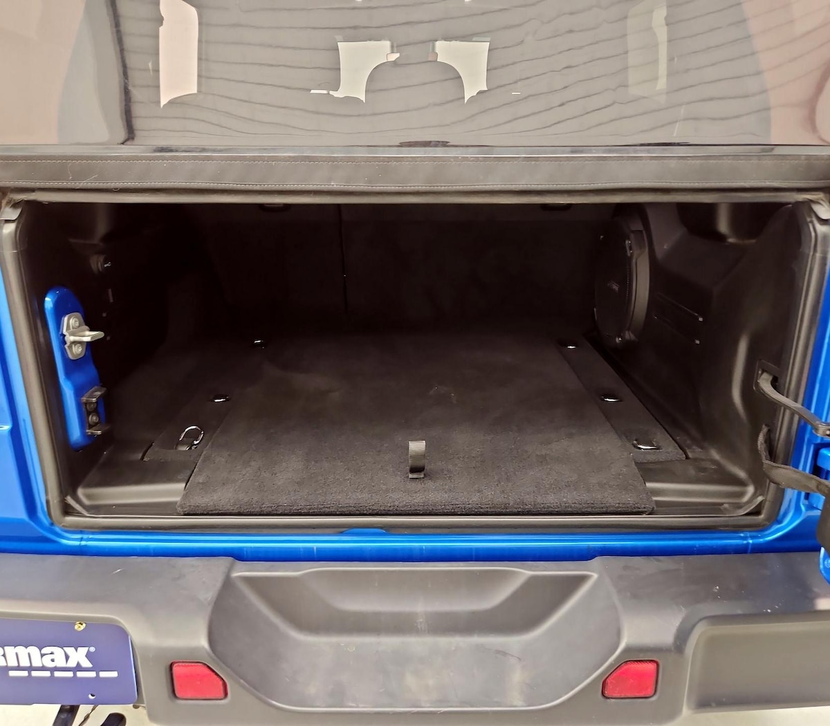 Trunk/Cargo (Seats Up)