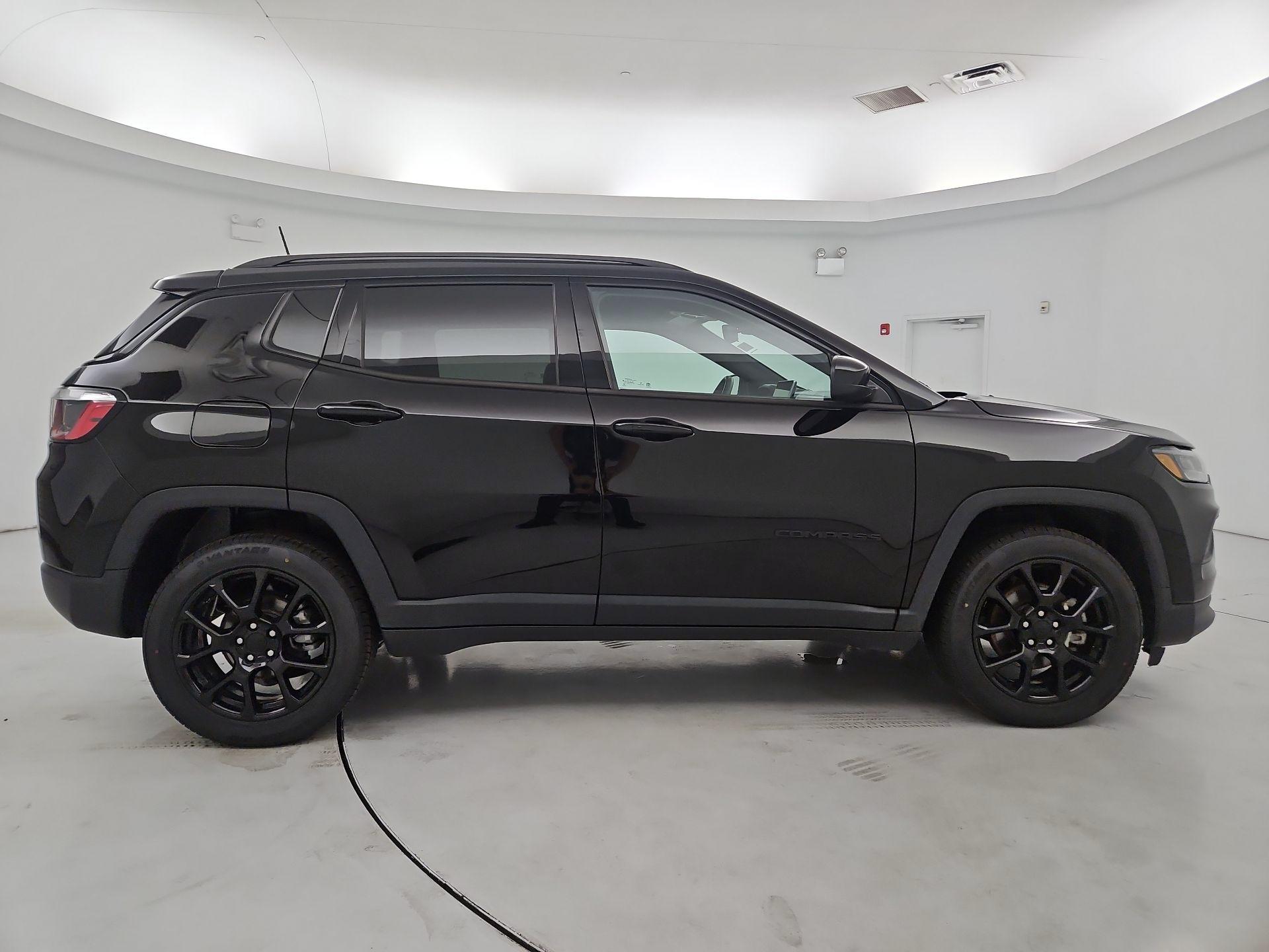 Thumbnail: 2022 Jeep Compass - 4