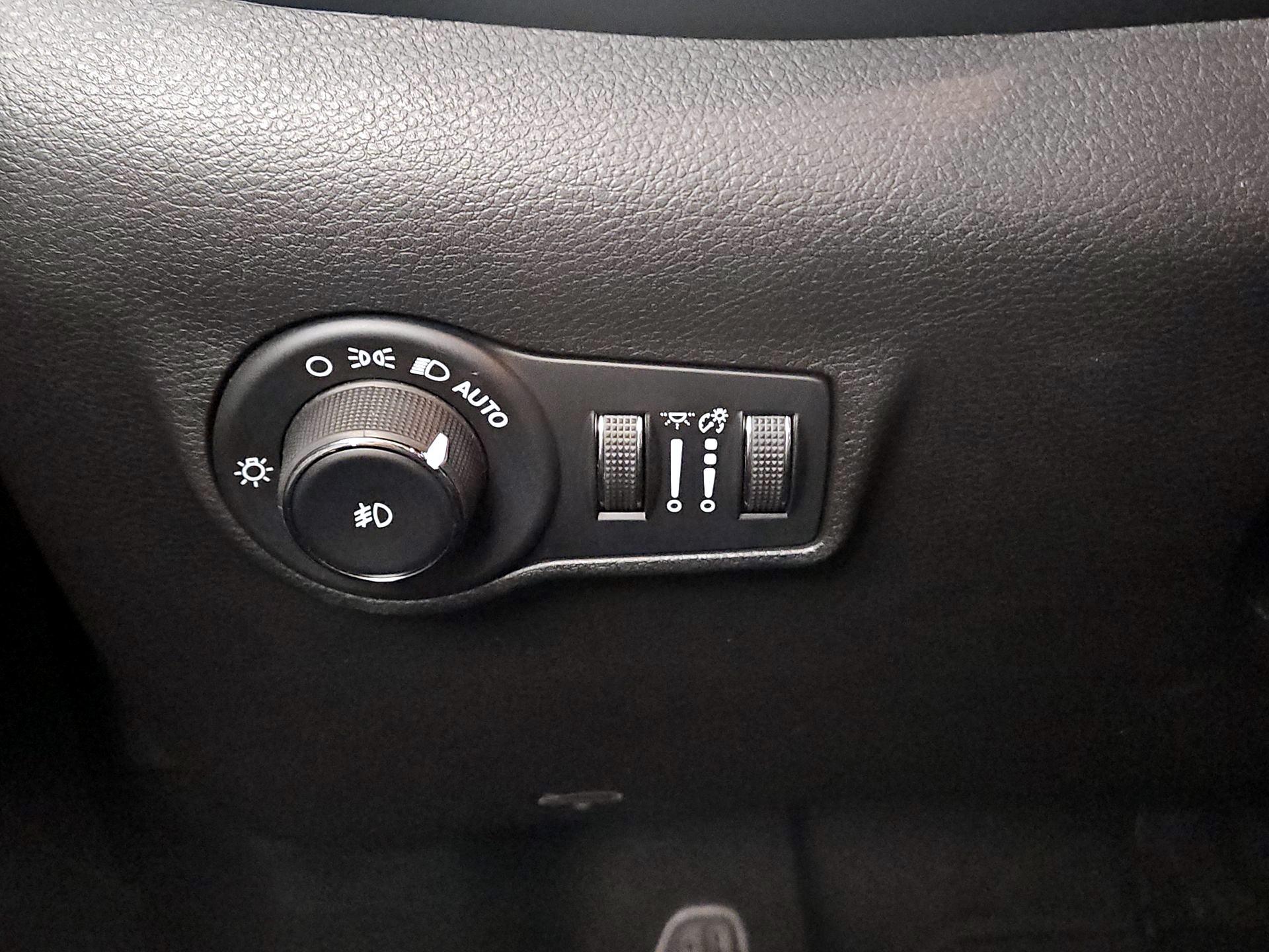 Thumbnail: 2022 Jeep Compass - 11