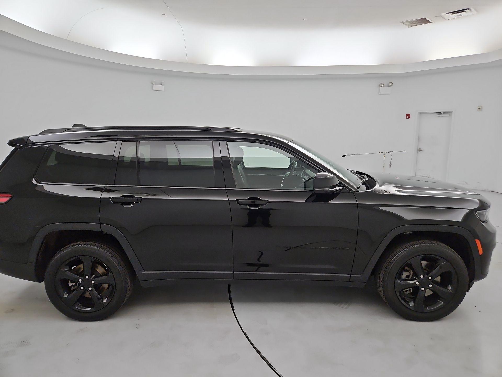 Thumbnail: 2023 Jeep Grand Cherokee L - 4