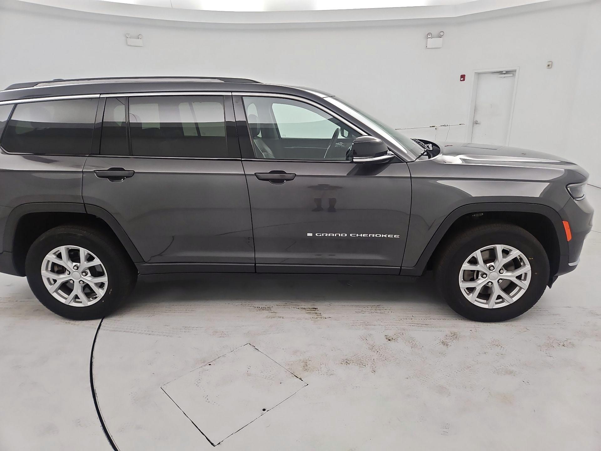 Thumbnail: 2023 Jeep Grand Cherokee L - 4