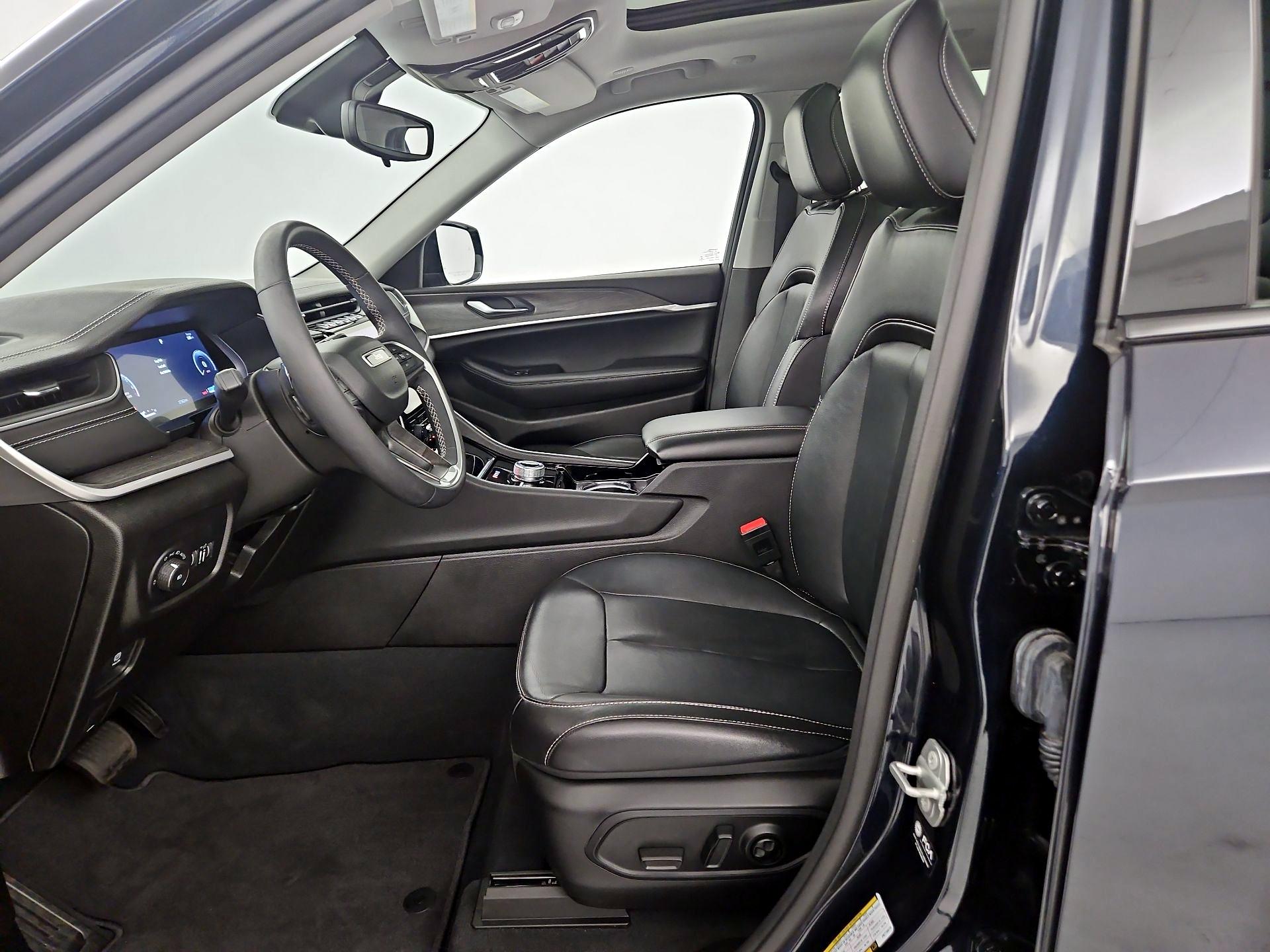 Thumbnail: 2023 Jeep Grand Cherokee L - 9