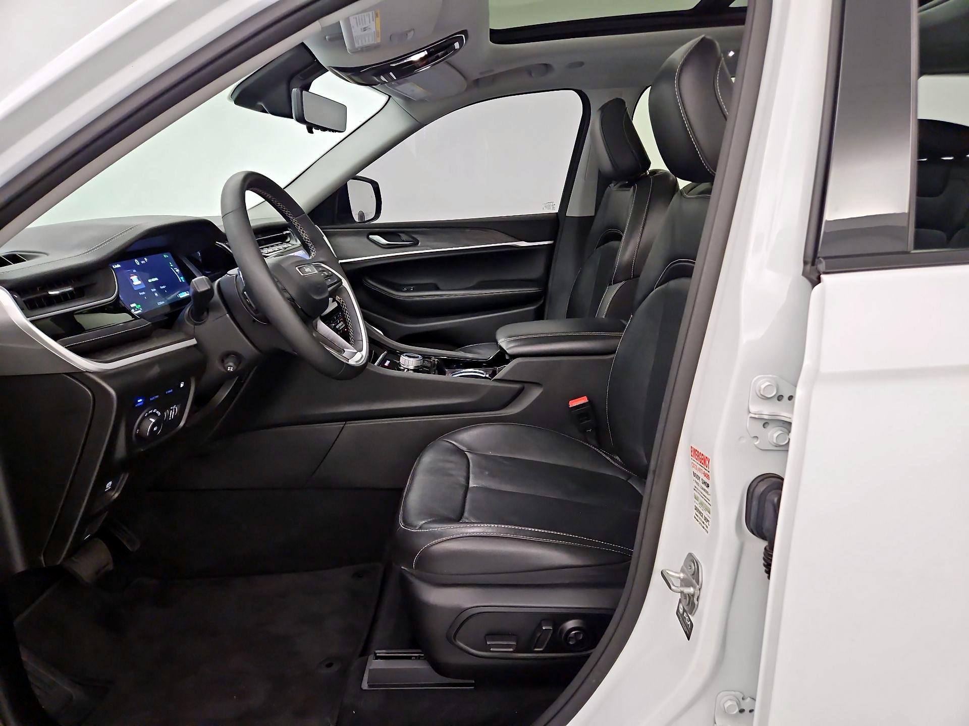Thumbnail: 2023 Jeep Grand Cherokee - 9