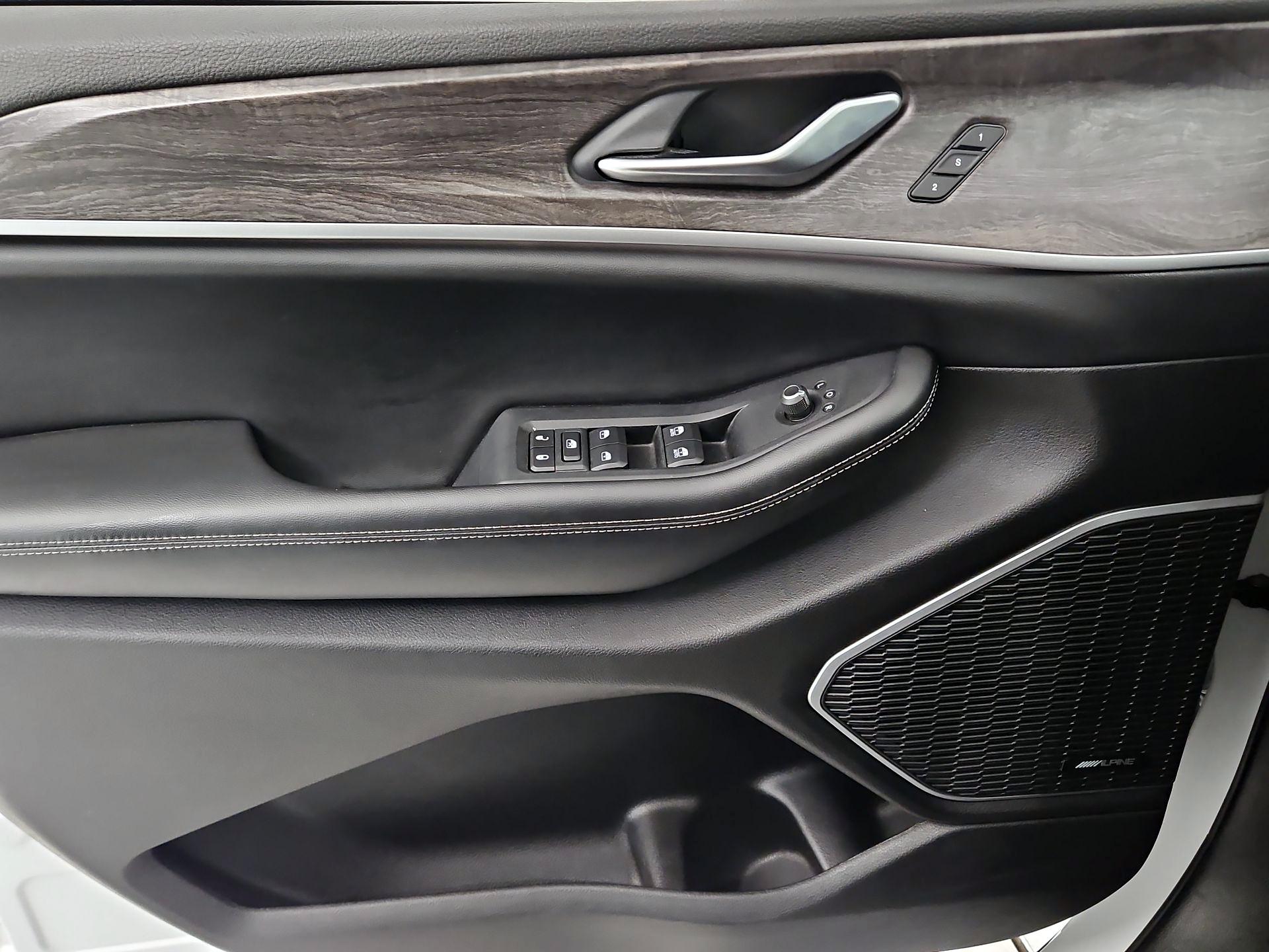 Thumbnail: 2023 Jeep Grand Cherokee - 10