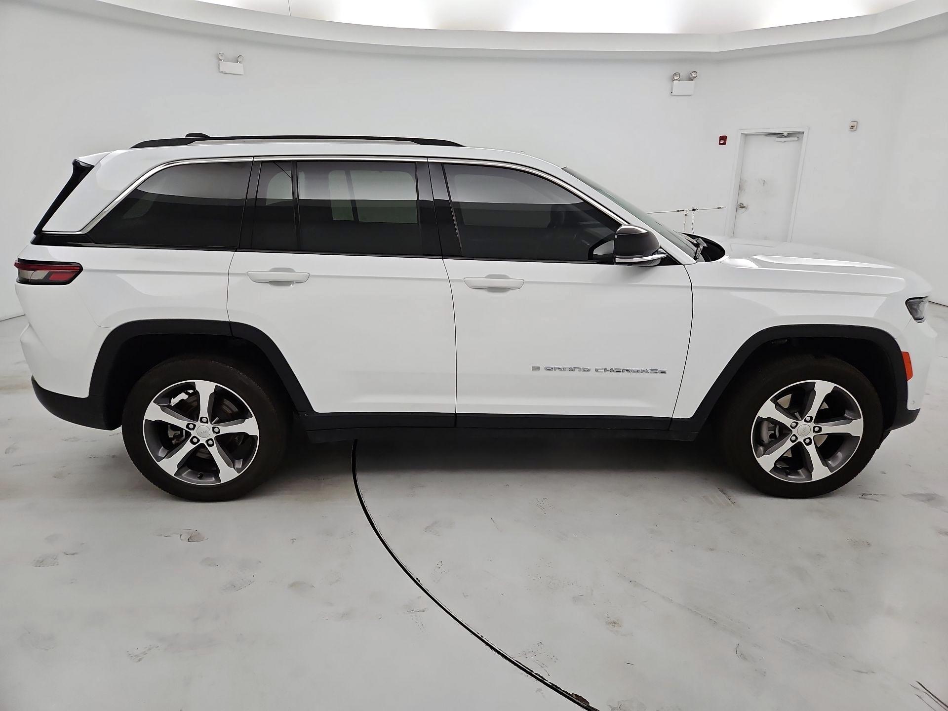 Thumbnail: 2023 Jeep Grand Cherokee - 4