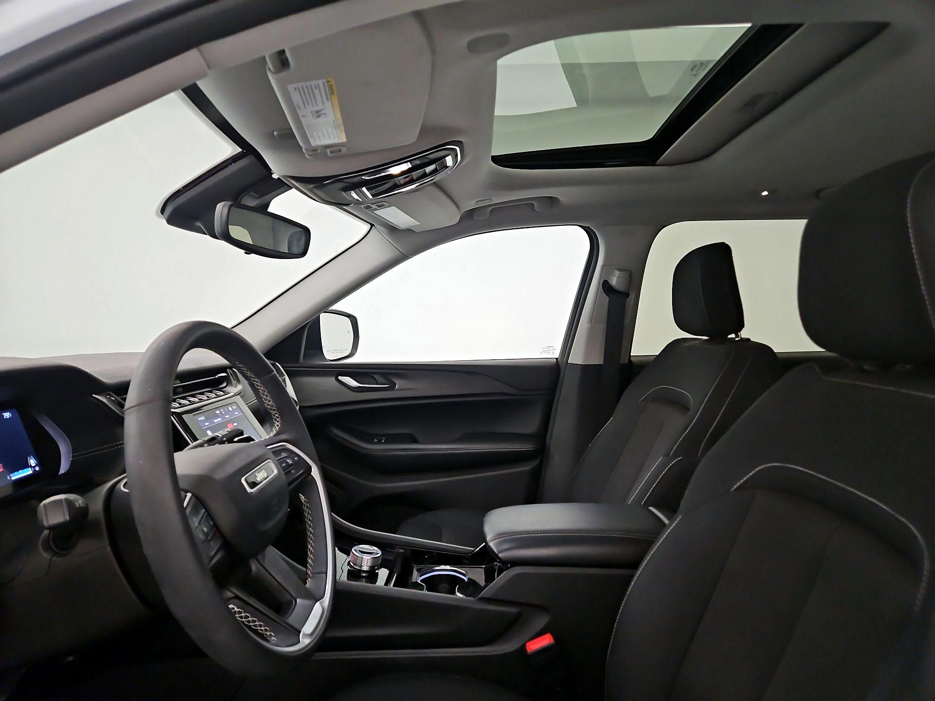 Thumbnail: 2023 Jeep Grand Cherokee L - 17
