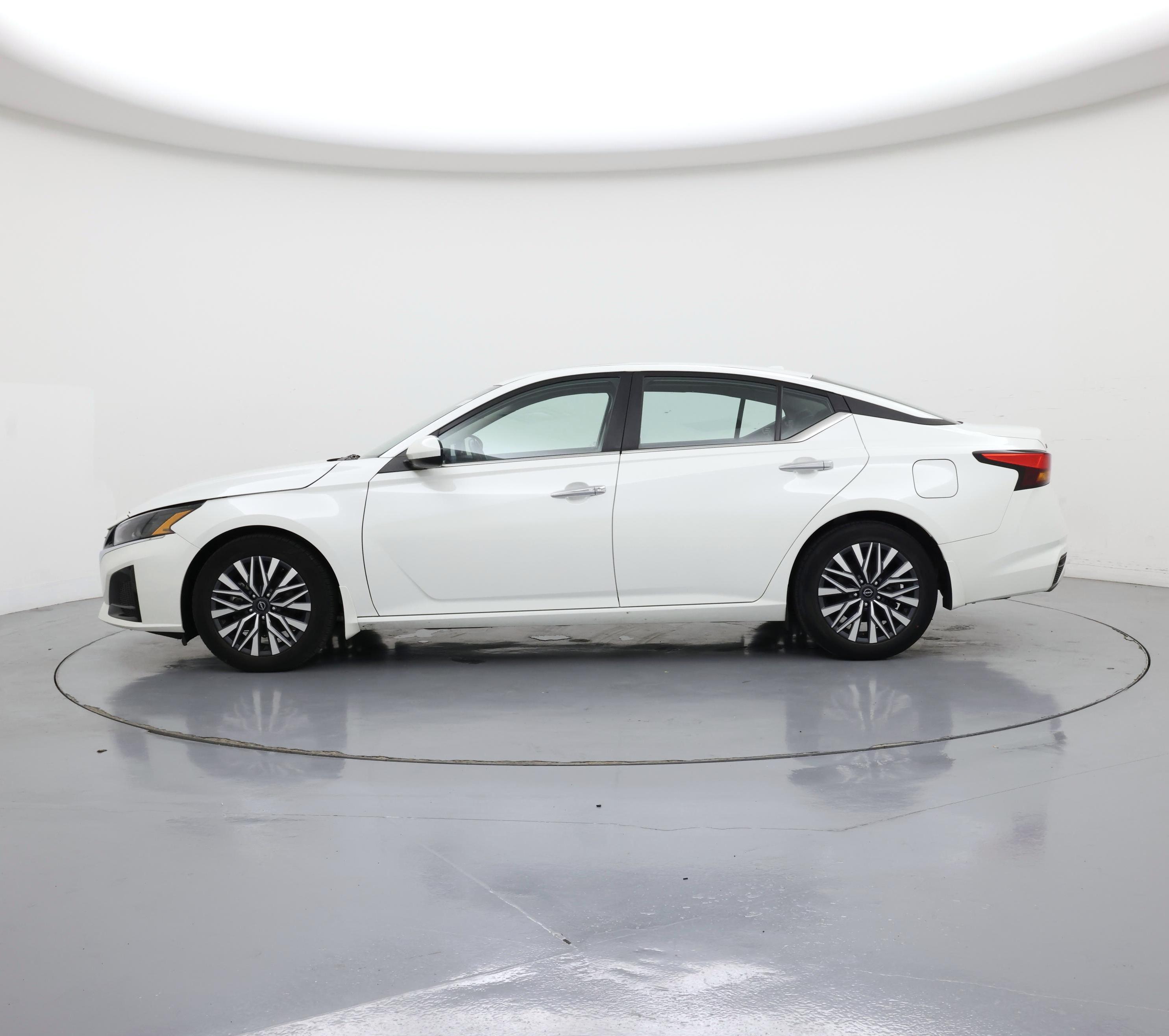 Thumbnail: 2023 Nissan Altima - 3