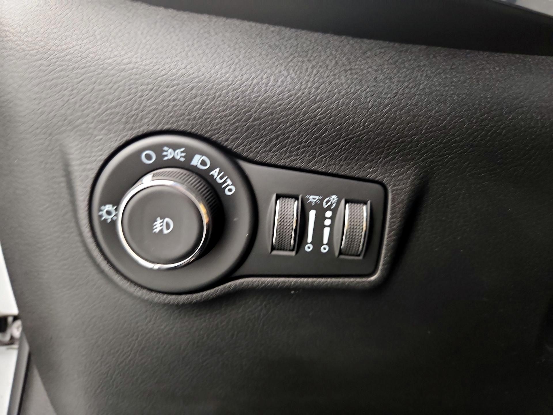 Thumbnail: 2022 Jeep Compass - 13