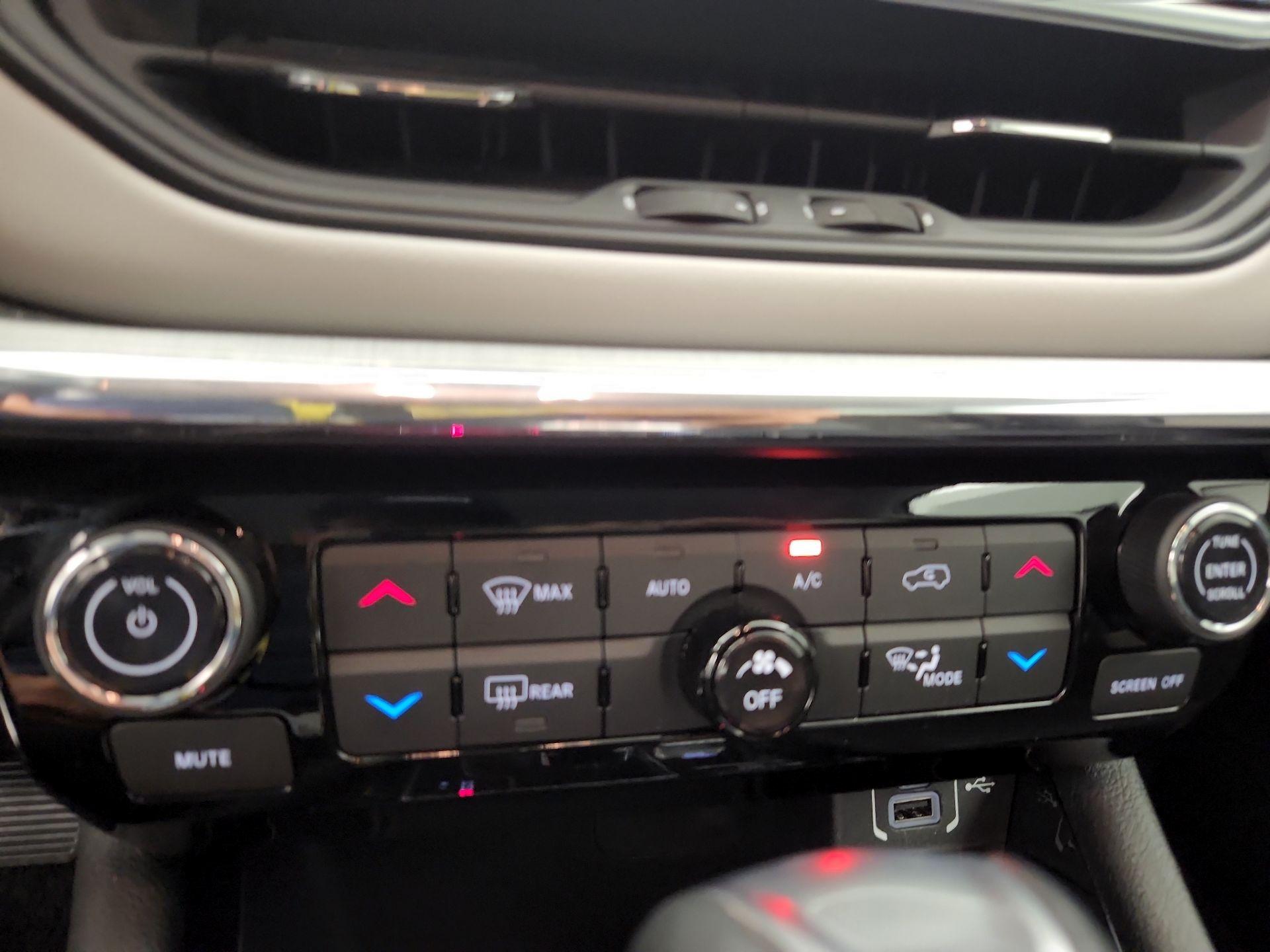 Thumbnail: 2022 Jeep Compass - 16