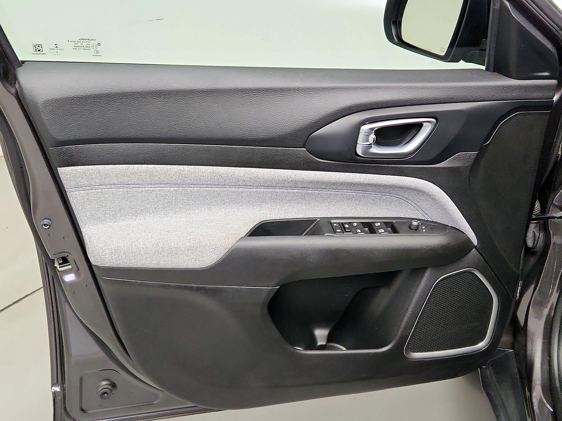 Thumbnail: 2022 Jeep Compass - 12