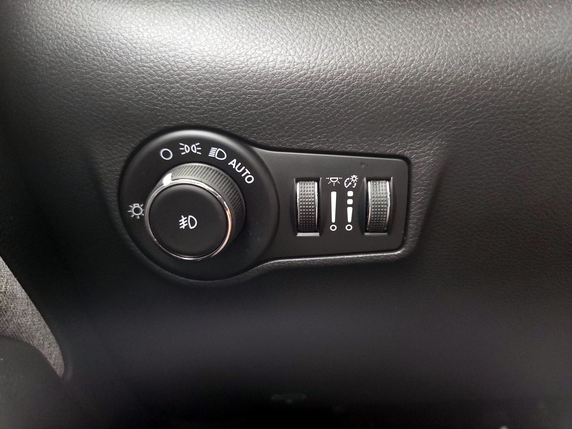 Thumbnail: 2022 Jeep Compass - 13