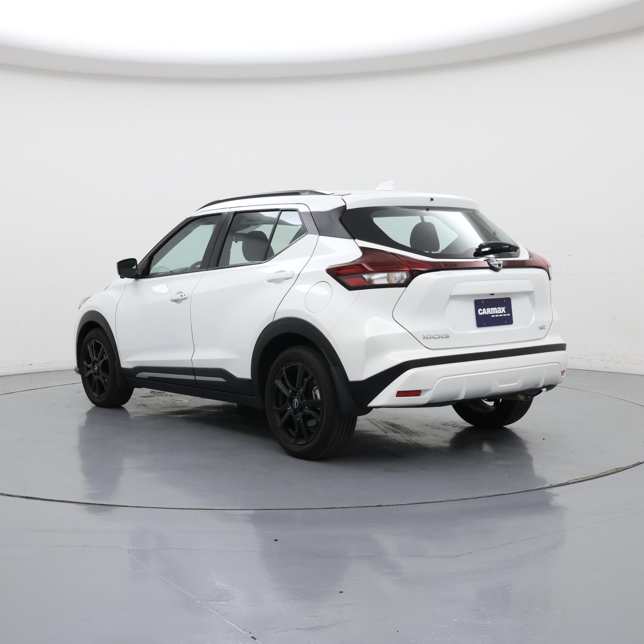 Thumbnail: 2023 Nissan Kicks - 2