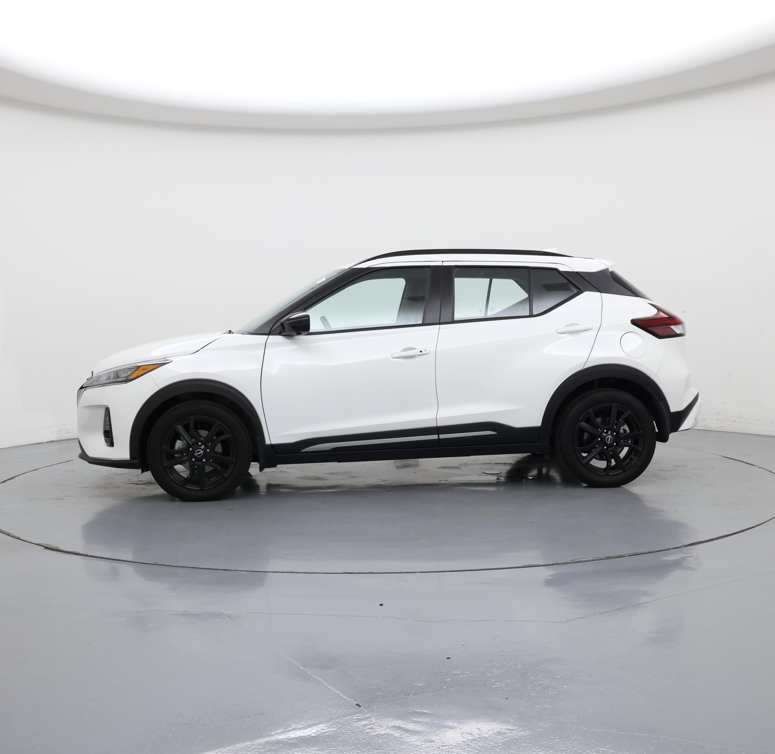 Thumbnail: 2023 Nissan Kicks - 3
