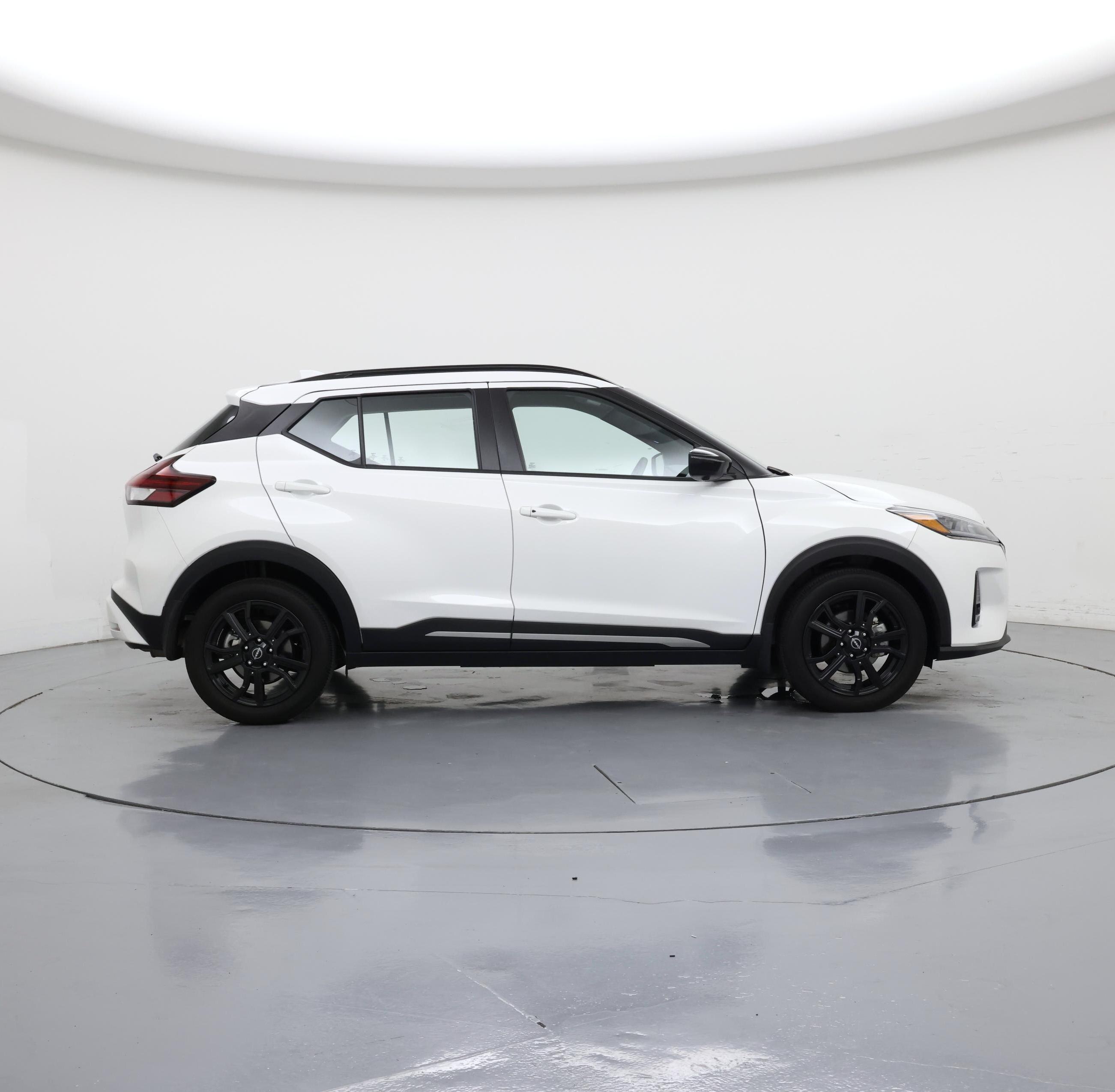 Thumbnail: 2023 Nissan Kicks - 7