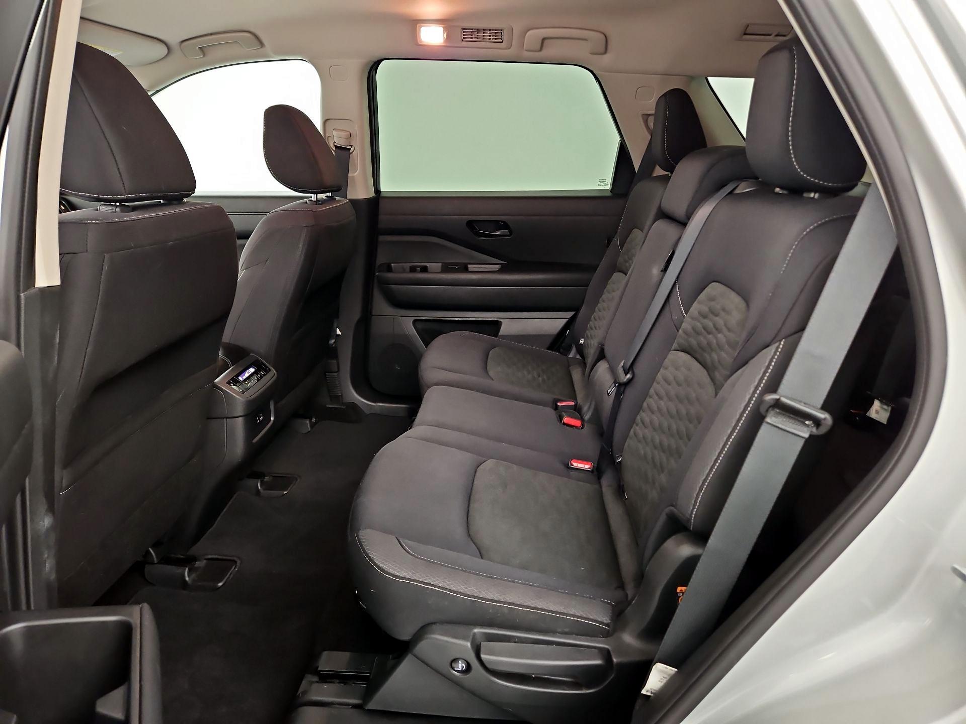 Thumbnail: 2024 Nissan Pathfinder - 17