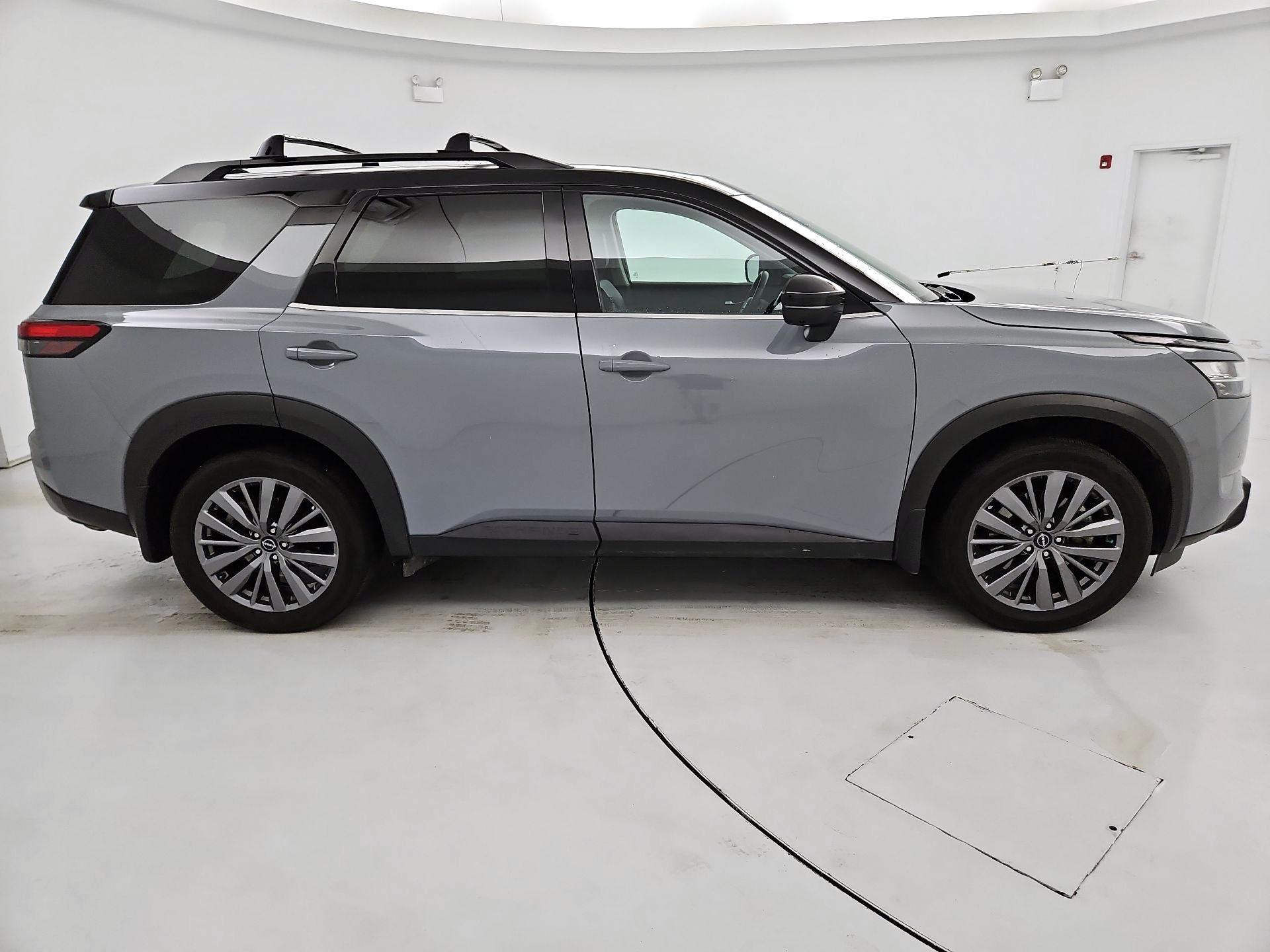 Thumbnail: 2023 Nissan Pathfinder - 4