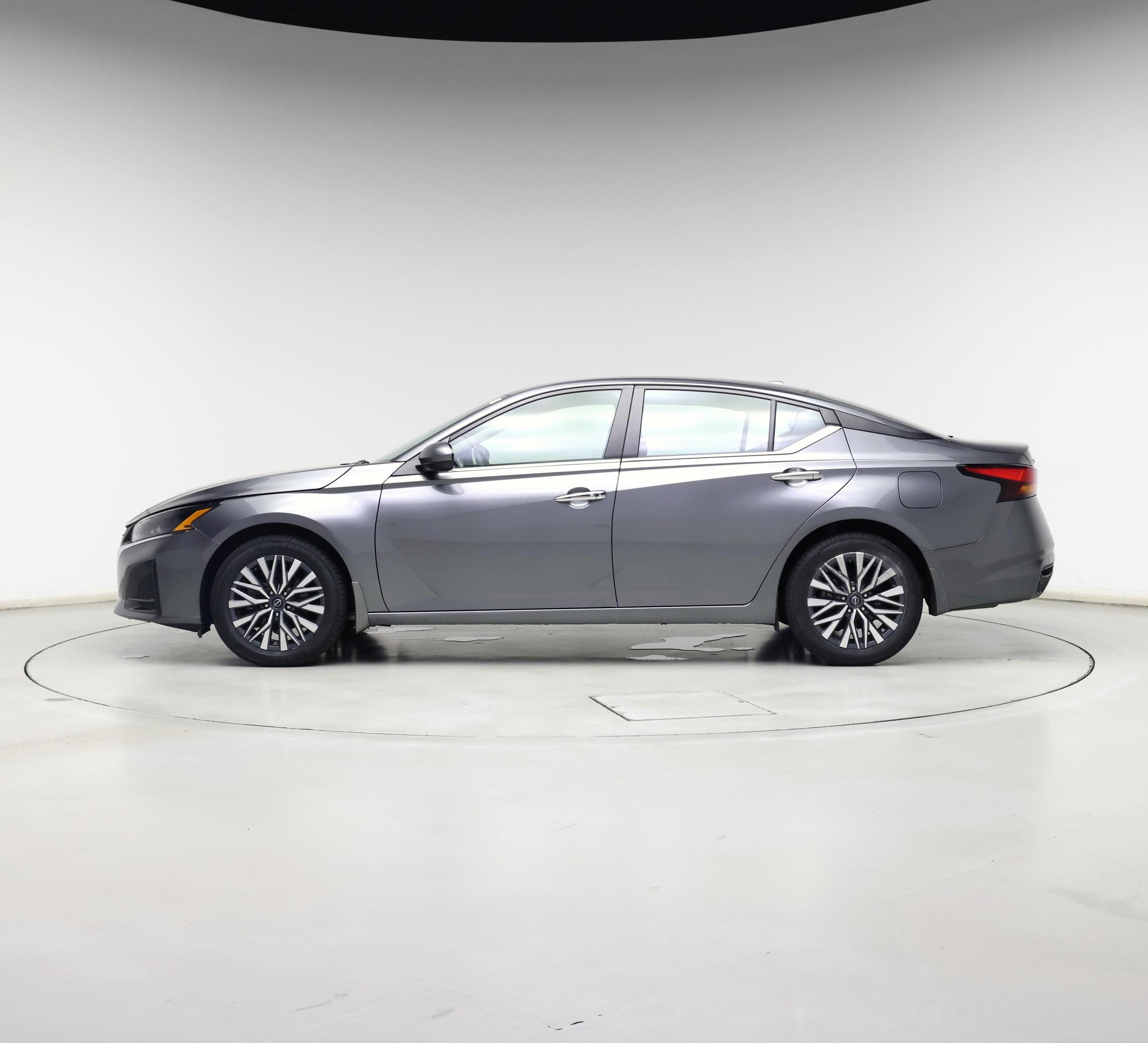Thumbnail: 2023 Nissan Altima - 3